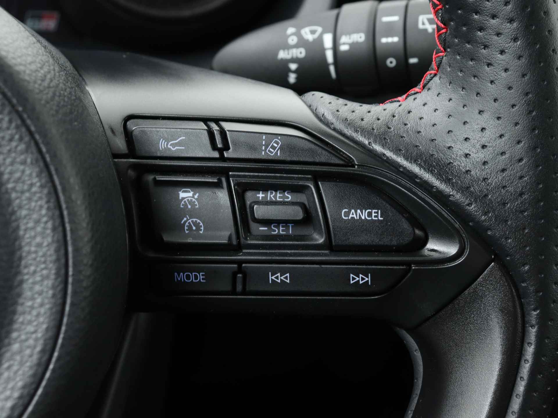 Toyota Yaris 1.5 Hybrid GR Bi-tone Limited | Blindspotmonitor | Sport interieur | Navigatie | My T app | - 26/45