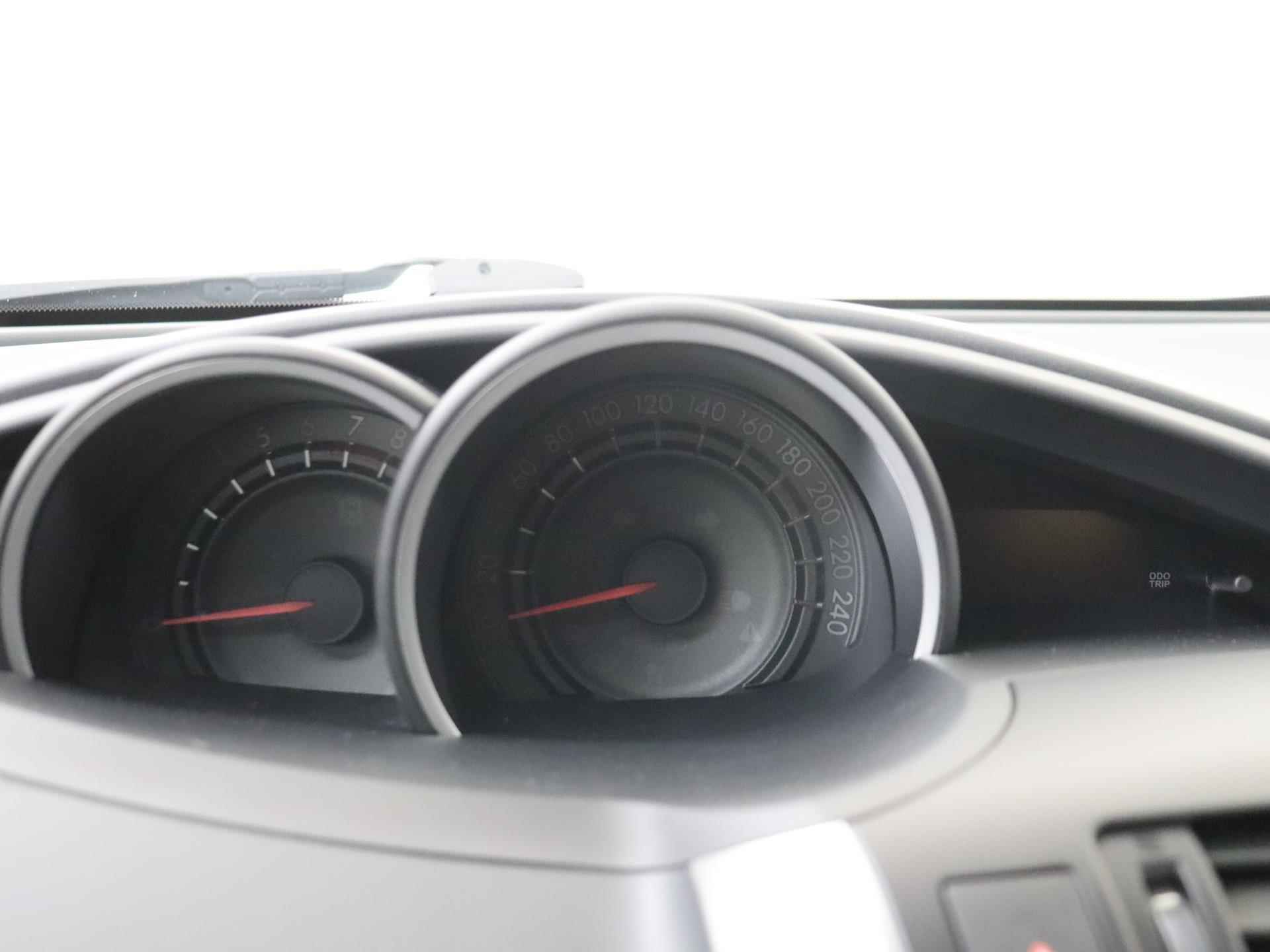 Toyota Verso 1.8 VVT-i Aspiration Navigatie / Camera / Climate Control / Lichtmetalen Velgen - 10/26