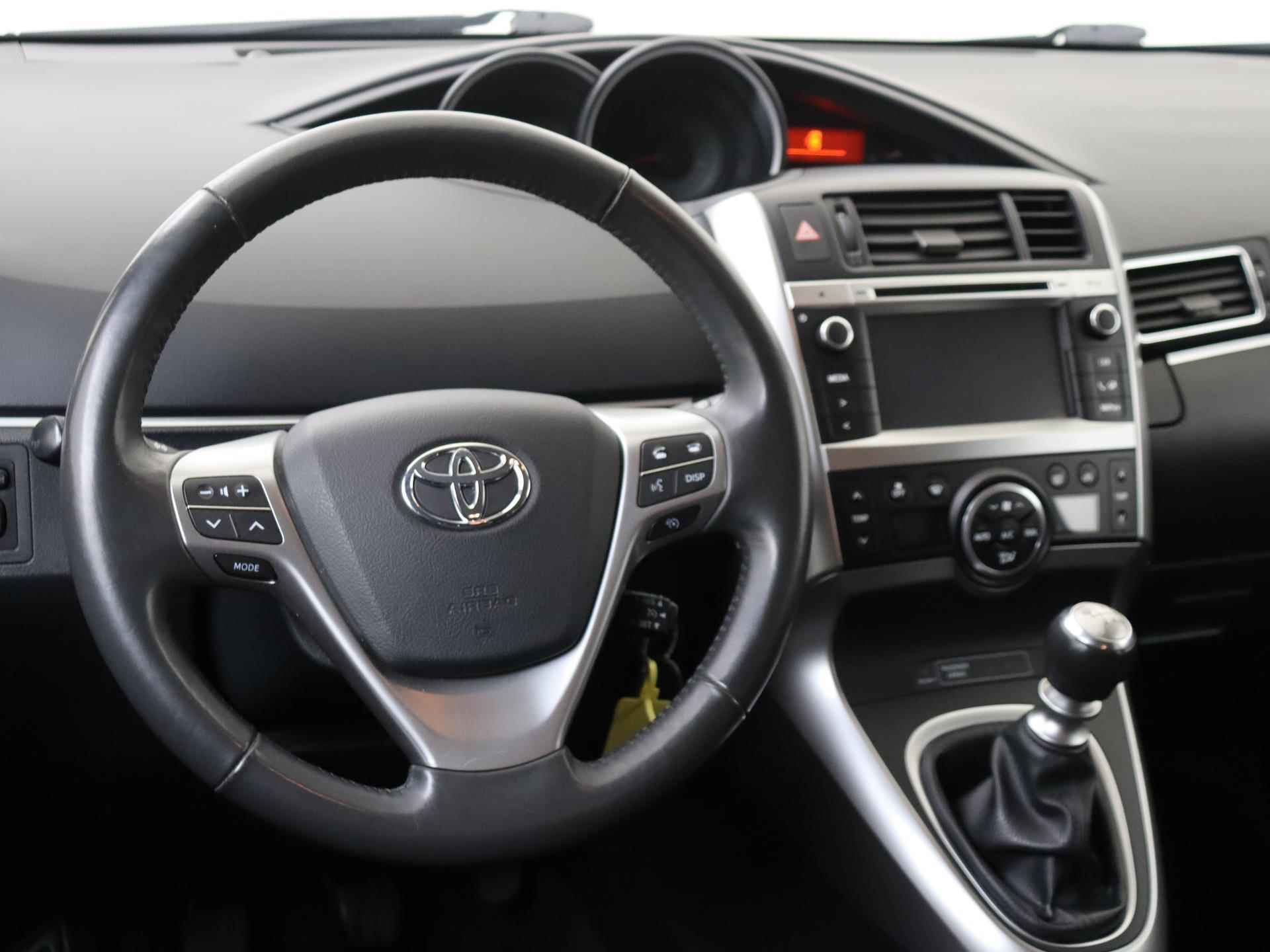 Toyota Verso 1.8 VVT-i Aspiration Navigatie / Camera / Climate Control / Lichtmetalen Velgen - 12/26