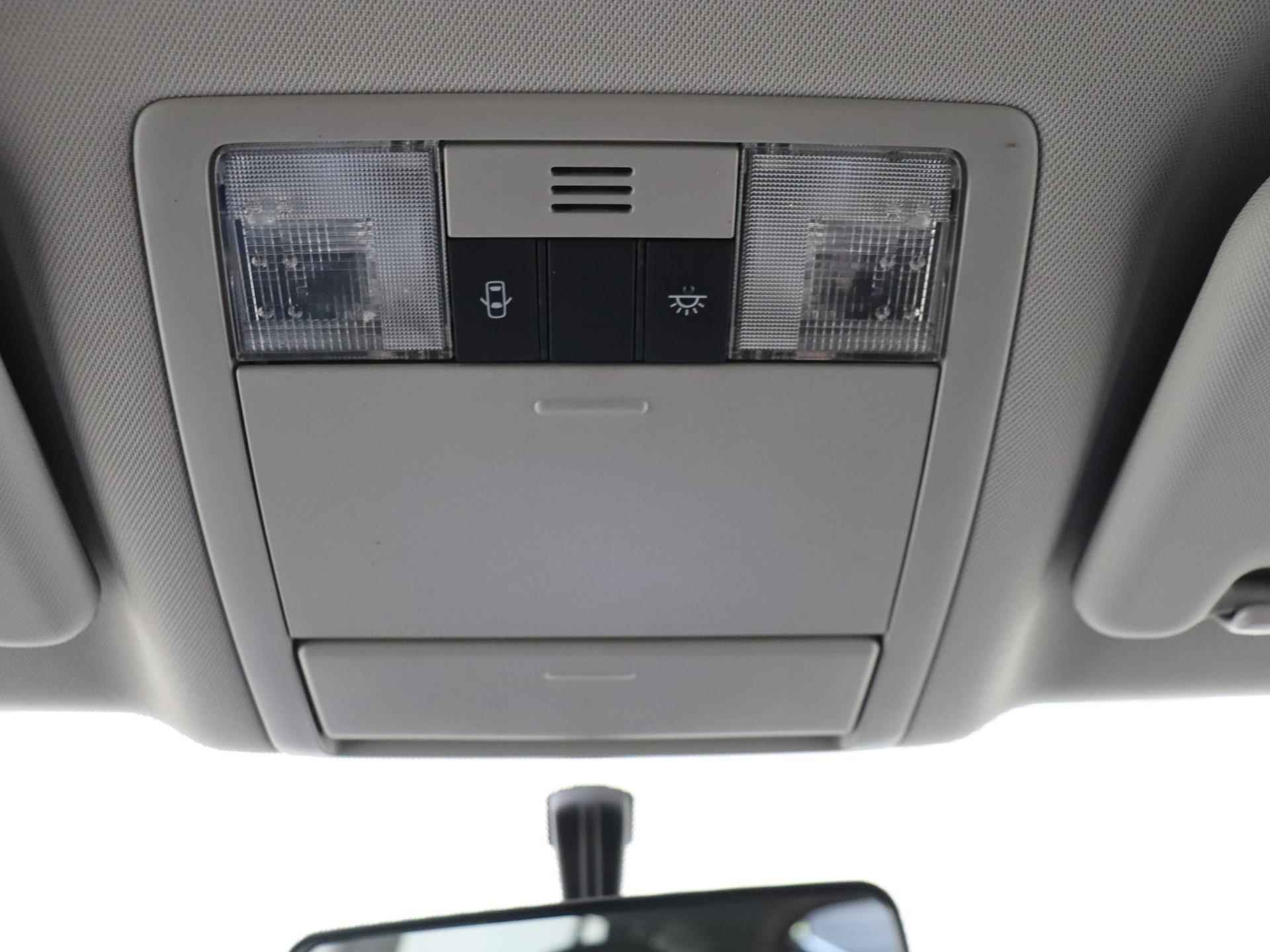 Toyota Verso 1.8 VVT-i Aspiration Navigatie / Camera / Climate Control / Lichtmetalen Velgen - 23/26