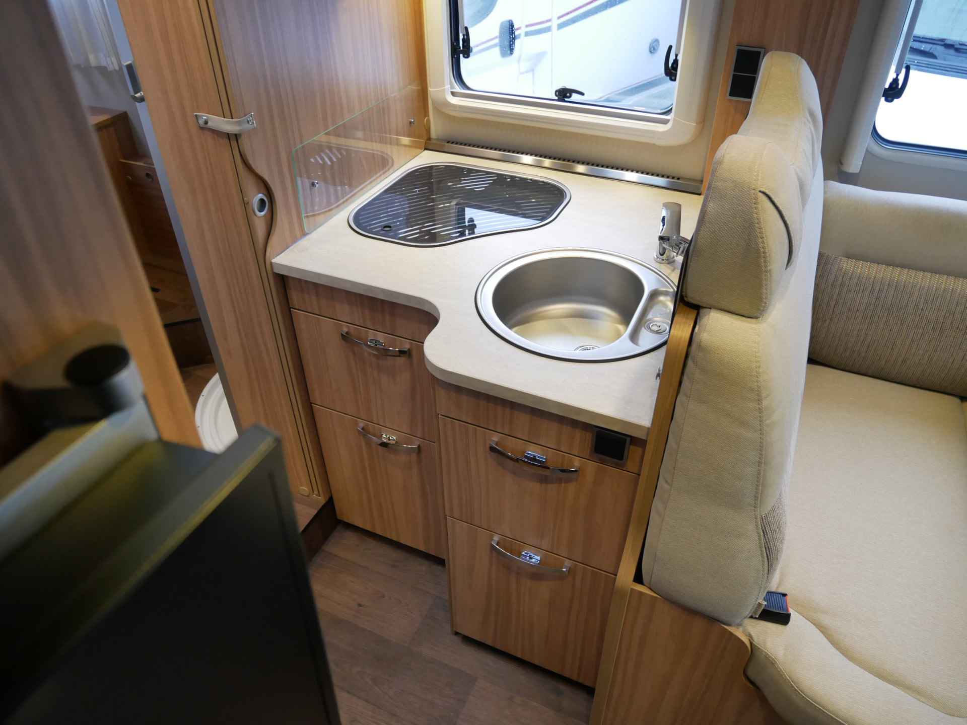 Hymer Tramp T 598 GL Queensbed, Hefbed, Scooter / Fietsendrager! - 12/32
