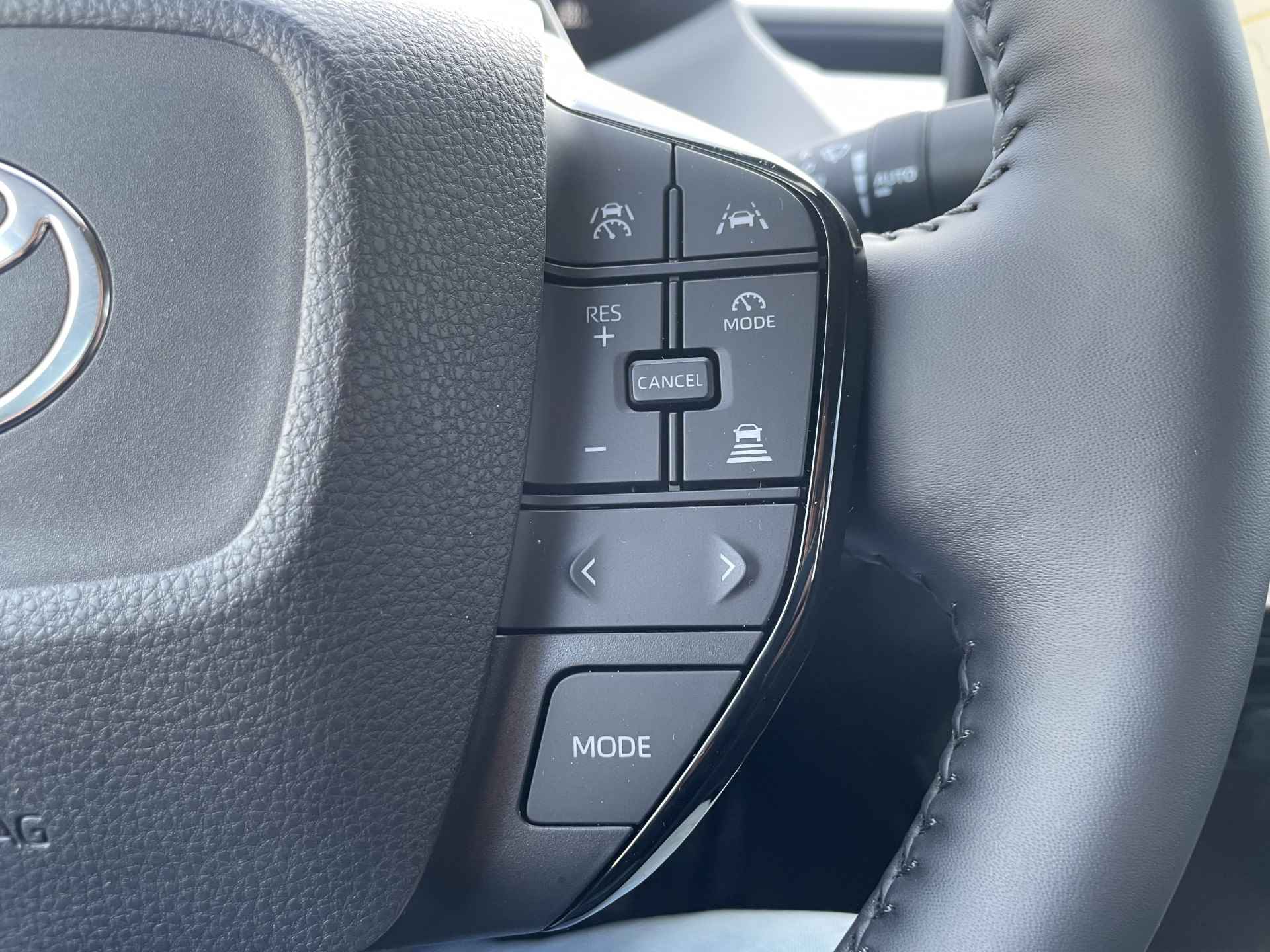 Toyota Prius PHEV 2.0 Plug-In Executive Nieuw model! Parelmoer Wit - 19/27