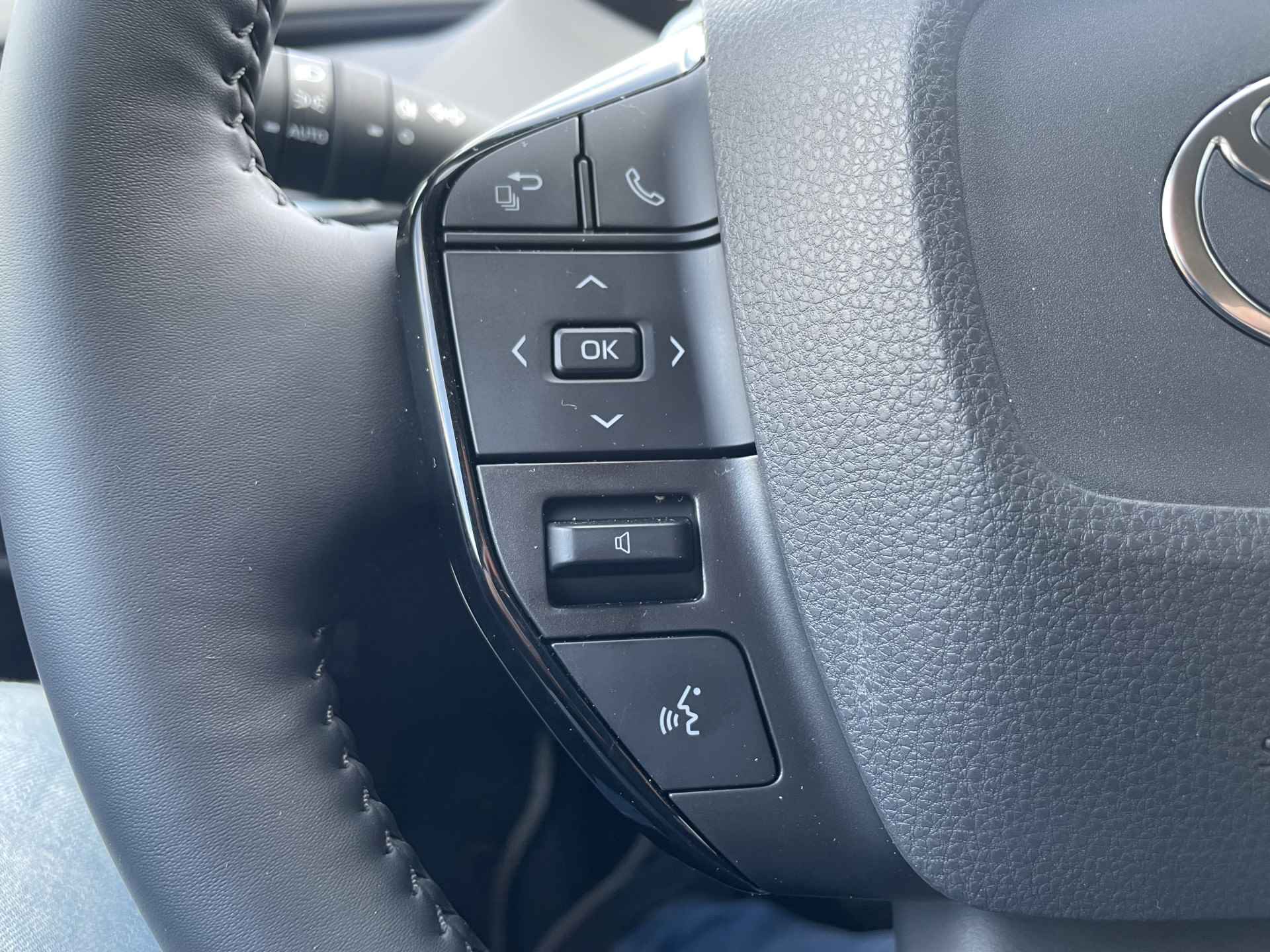 Toyota Prius PHEV 2.0 Plug-In Executive Nieuw model! Parelmoer Wit - 20/27
