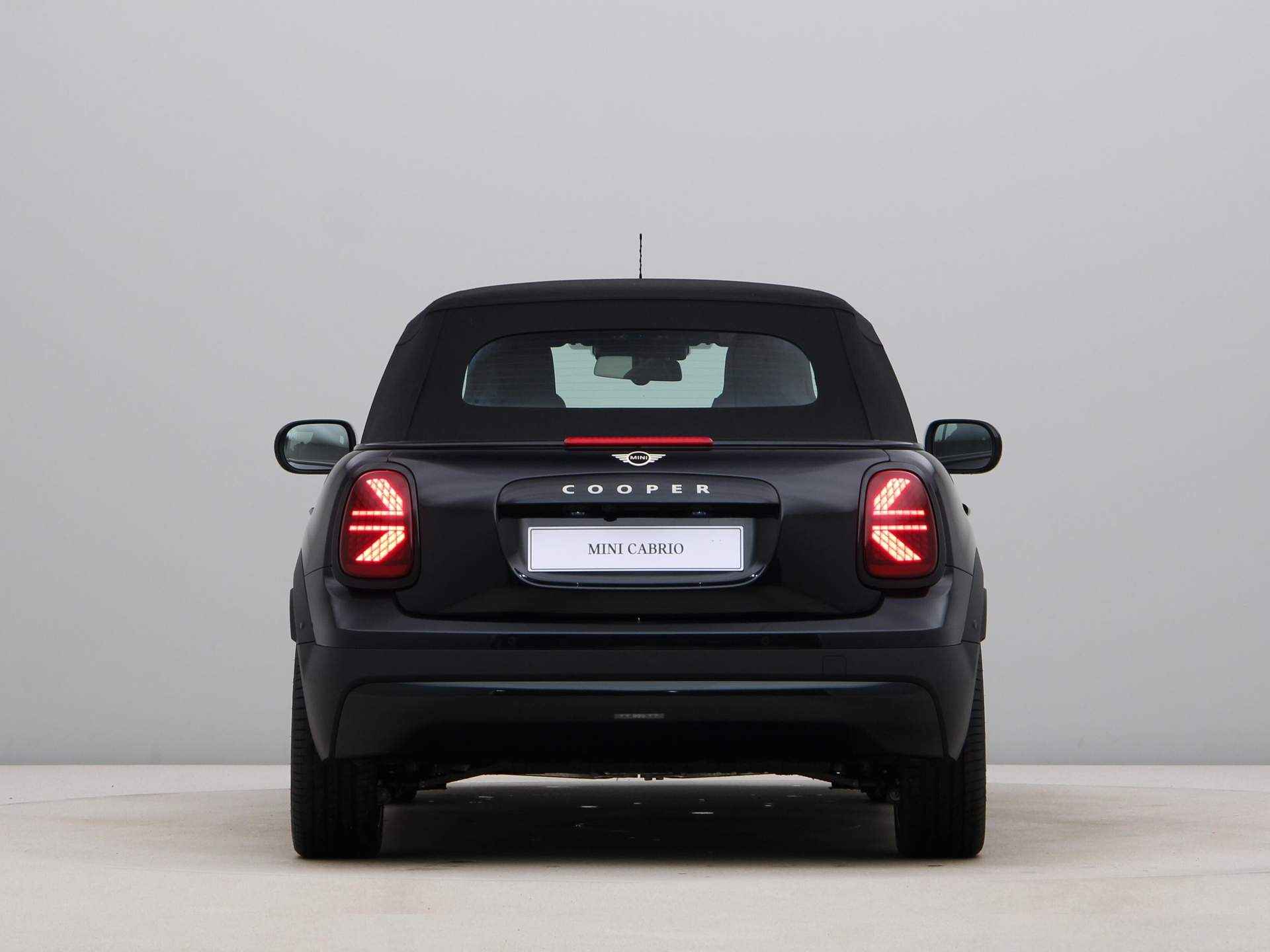 MINI Cooper Cabrio C Favoured Pakket M PRIVATE LEASE EUR 749,- (48 mnd/10.000 km) - 16/32