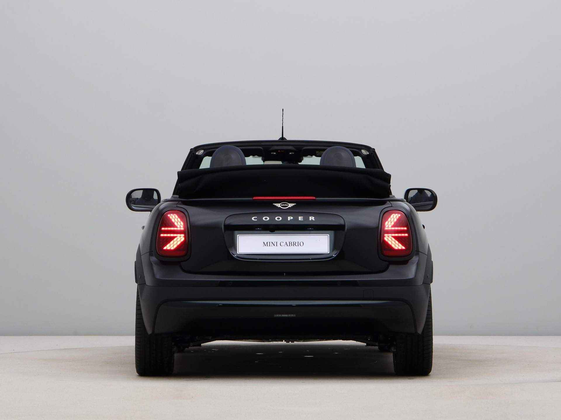 MINI Cooper Cabrio C Favoured Pakket M PRIVATE LEASE EUR 749,- (48 mnd/10.000 km) - 17/32