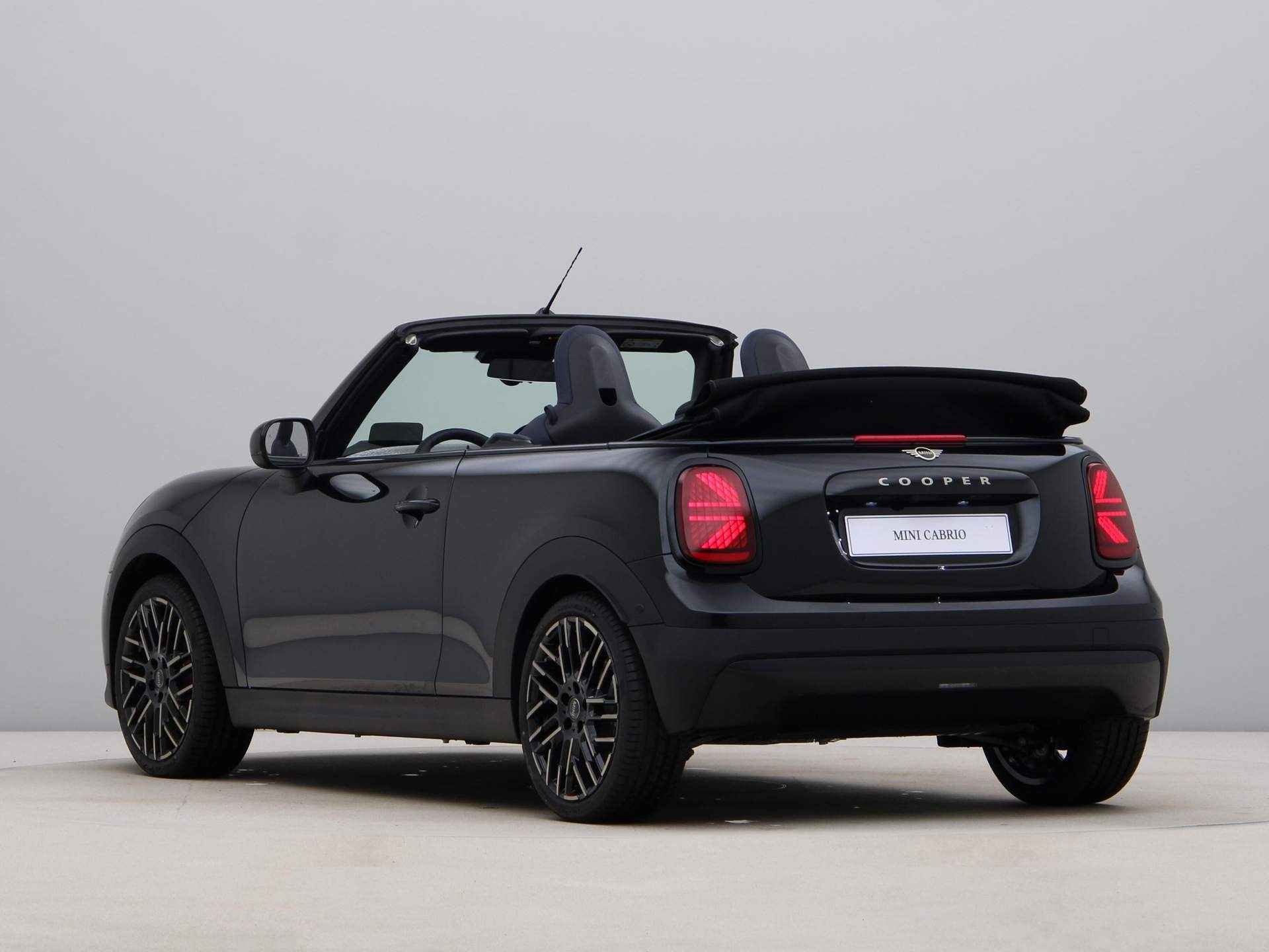 MINI Cooper Cabrio C Favoured Pakket M PRIVATE LEASE EUR 749,- (48 mnd/10.000 km) - 19/32