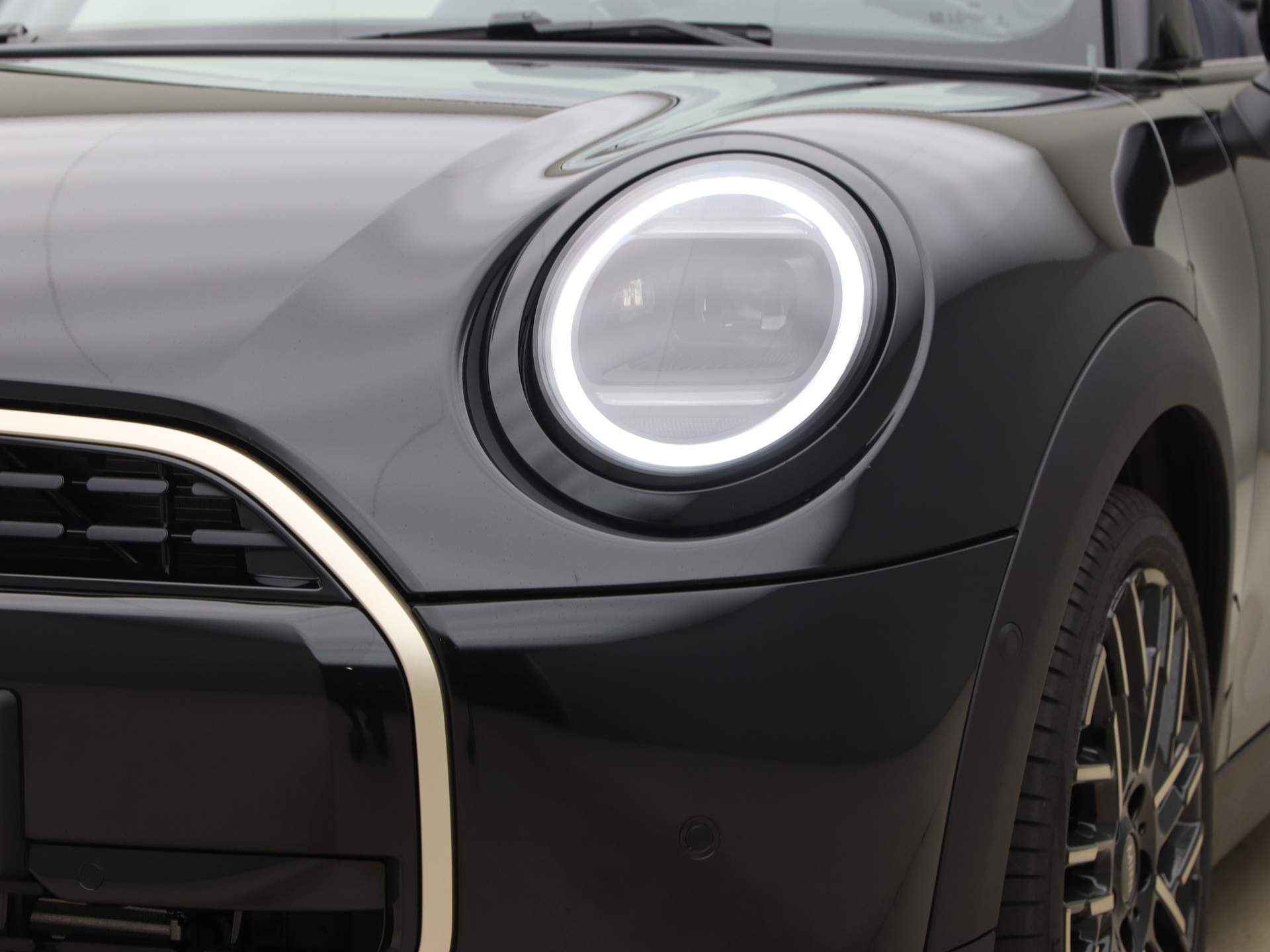 MINI Cooper Cabrio C Favoured Pakket M PRIVATE LEASE EUR 749,- (48 mnd/10.000 km) - 28/32