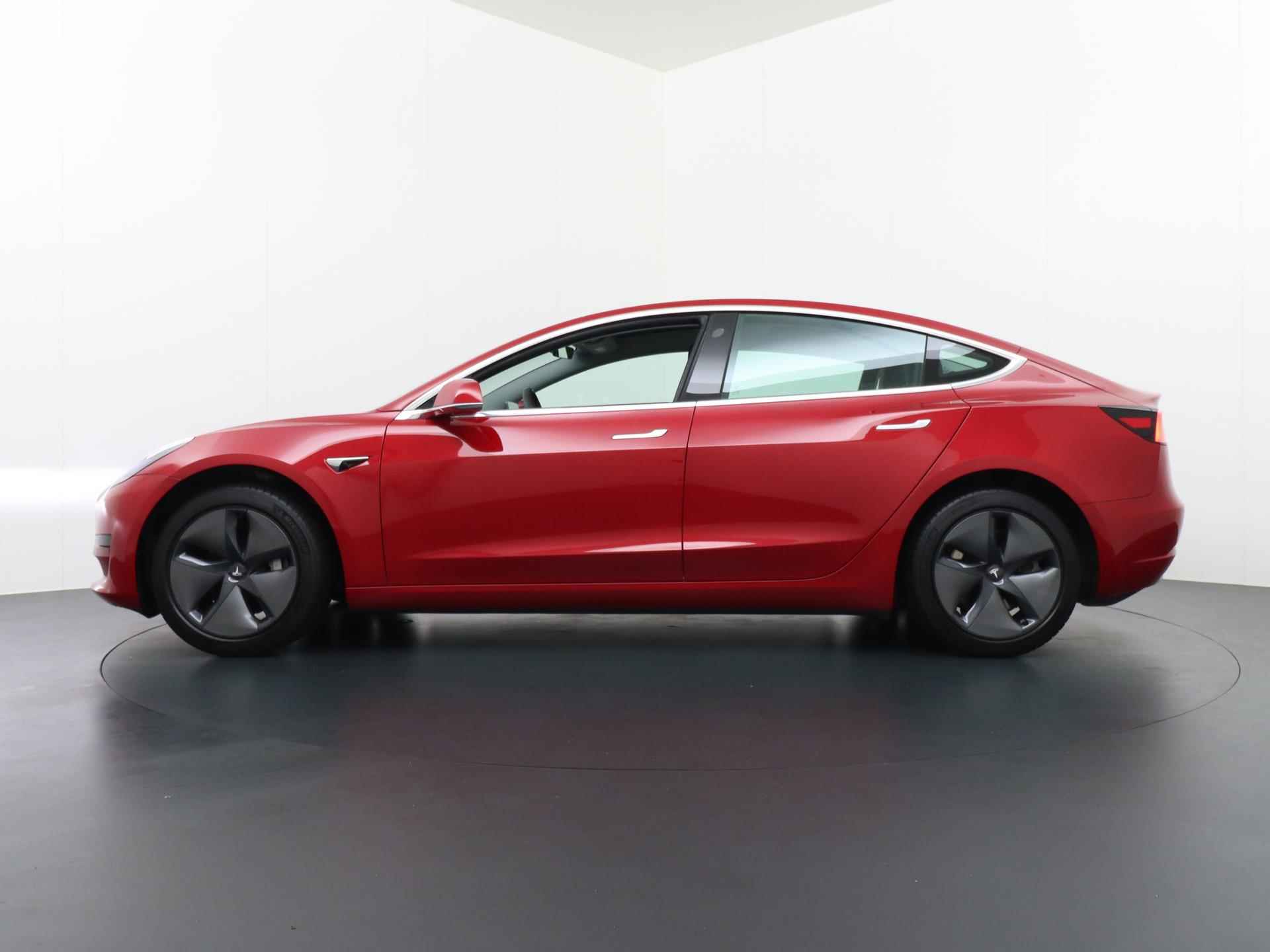 Tesla Model 3 Standard RWD Plus 60 kWh VAN 25.900 VOOR 20.877 EINDEJAARSVOORDEEL 5.023 | RIJKLAAR INCL. 12 MAANDEN BOVAGGARANTIE - 5/45