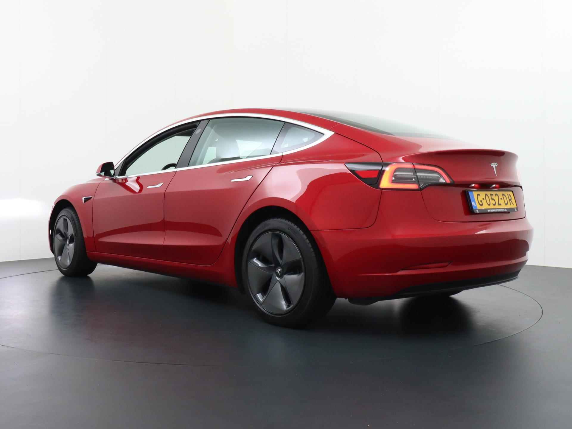 Tesla Model 3 Standard RWD Plus 60 kWh VAN 25.900 VOOR 20.877 EINDEJAARSVOORDEEL 5.023 | RIJKLAAR INCL. 12 MAANDEN BOVAGGARANTIE - 6/45