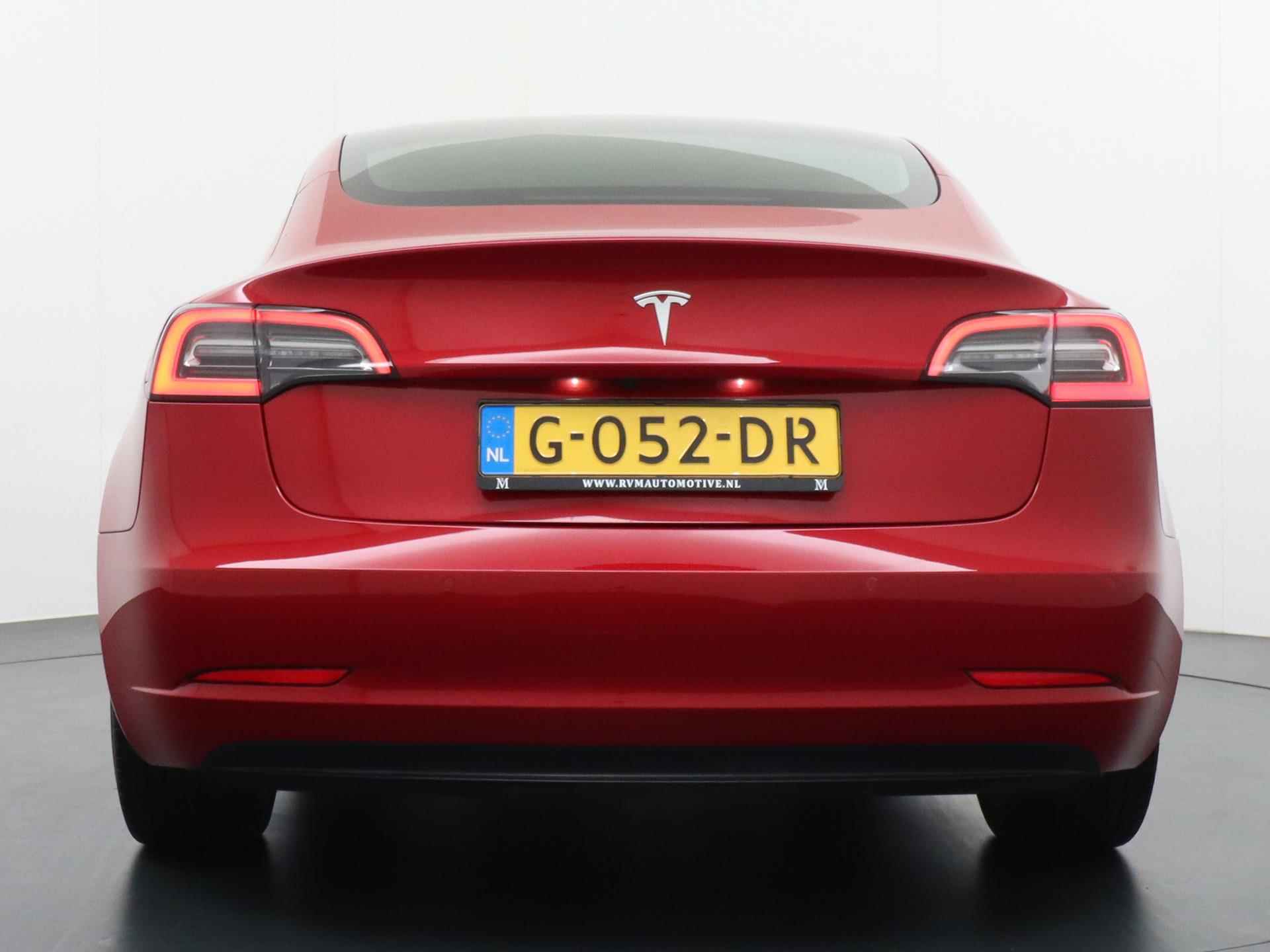 Tesla Model 3 Standard RWD Plus 60 kWh VAN 25.900 VOOR 20.877 EINDEJAARSVOORDEEL 5.023 | RIJKLAAR INCL. 12 MAANDEN BOVAGGARANTIE - 7/45