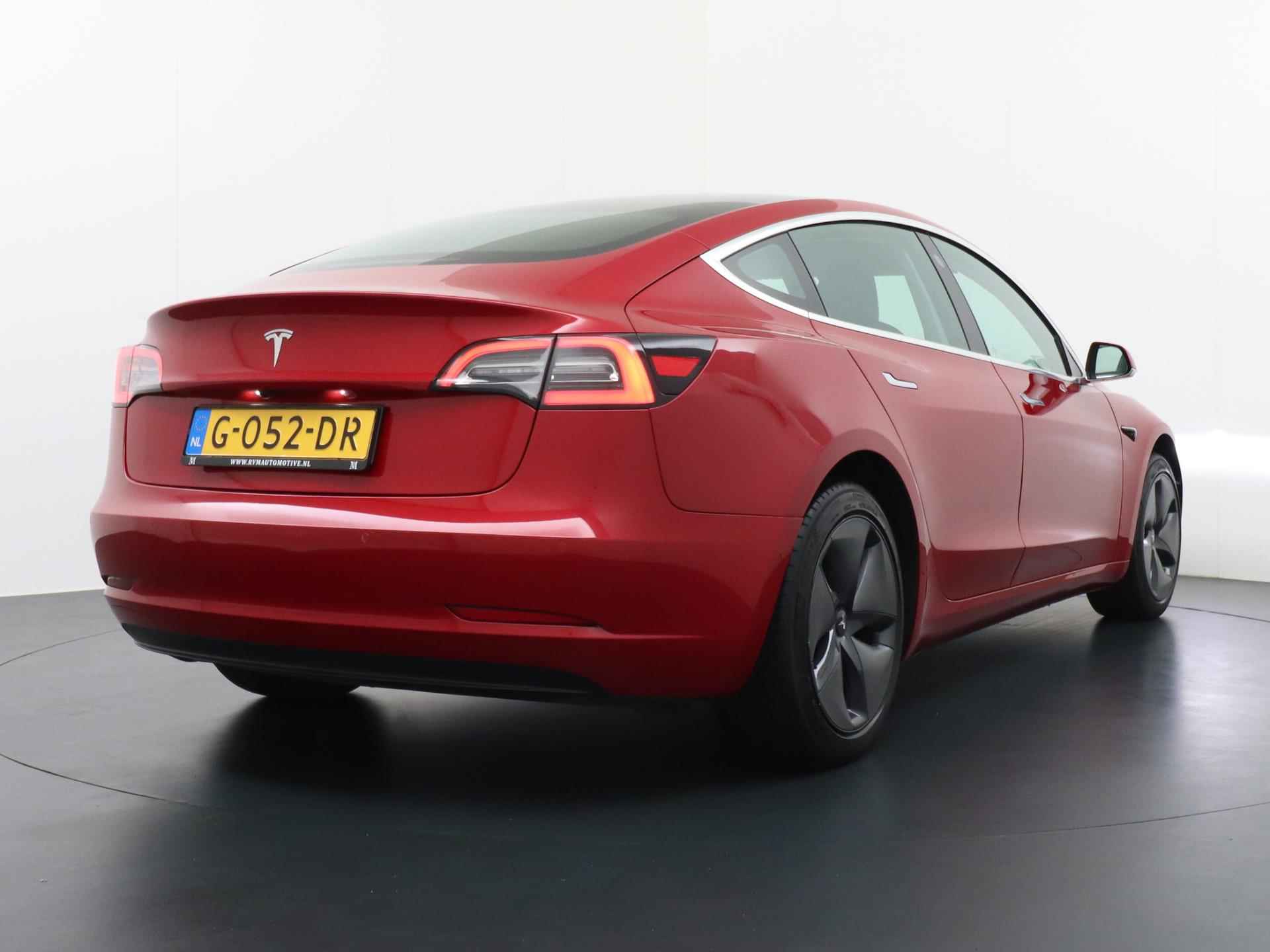 Tesla Model 3 Standard RWD Plus 60 kWh VAN 25.900 VOOR 20.877 EINDEJAARSVOORDEEL 5.023 | RIJKLAAR INCL. 12 MAANDEN BOVAGGARANTIE - 8/45