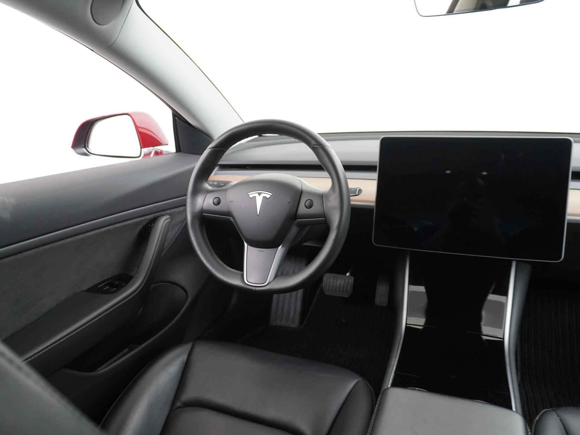 Tesla Model 3 Standard RWD Plus 60 kWh VAN 25.900 VOOR 20.877 EINDEJAARSVOORDEEL 5.023 | RIJKLAAR INCL. 12 MAANDEN BOVAGGARANTIE - 24/45