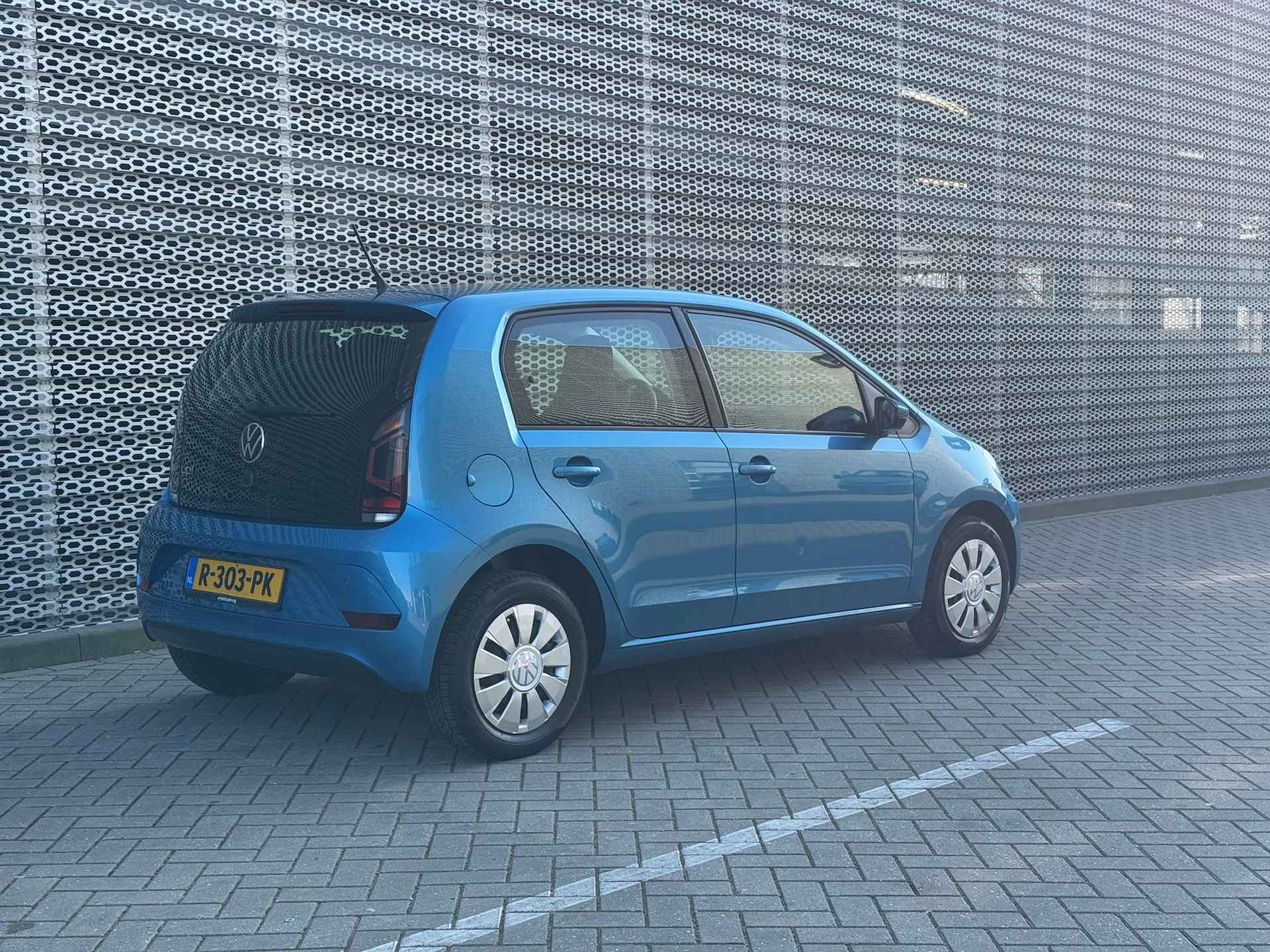 Volkswagen up! 1.0 / Airco / Stoelverwarming / Achteruitrijcamera - 8/27