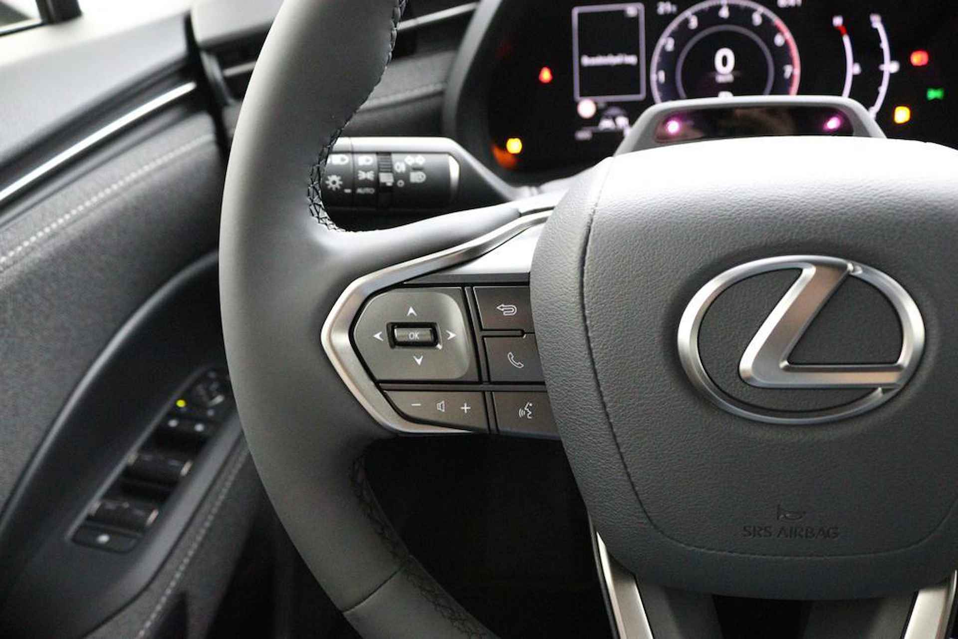 Lexus LBX 2WD | Comfort & Safety Pack | Stoelverwarming | Blind Spot Monitor | - 19/47