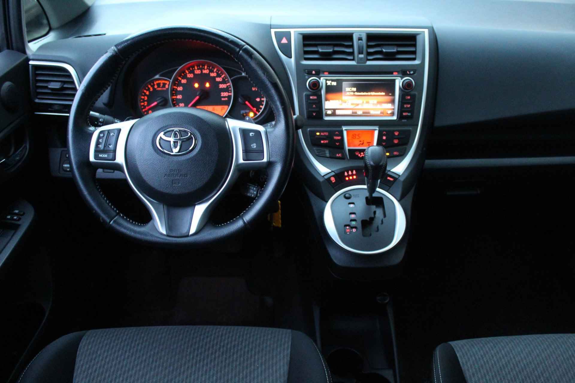 Toyota Verso-S 1.3 VVT-i Aspiration | Nieuwe APK + 2 Nieuwe banden! | Climate Control | Navigatie | Camera | - 7/19