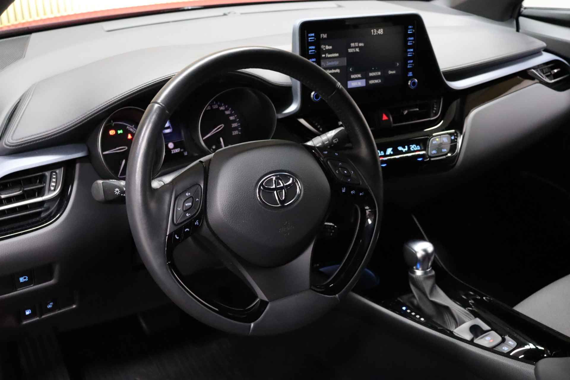 Toyota C-HR 1.8 Hybrid Club Premium | Bi-Tone | Cruise-control | Dodehoekdetectie | Full led - 14/38