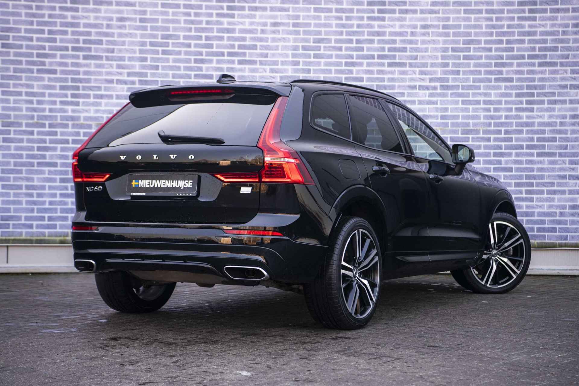 Volvo XC60 2.0 Recharge T6 AWD R-Design | Panoramadak | Trekhaak | Donker Glas | Stoel en Stuurverwarming | Head Up Display | Gelamineerd Glas | - 3/39