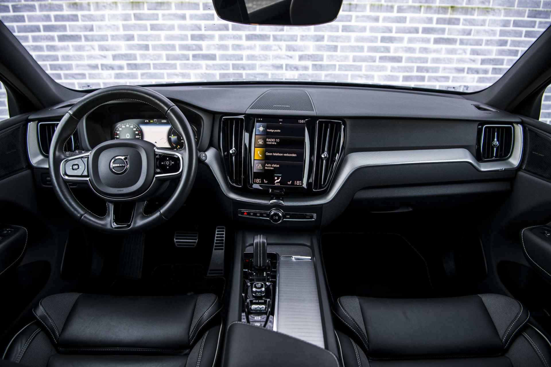 Volvo XC60 2.0 Recharge T6 AWD R-Design | Panoramadak | Trekhaak | Donker Glas | Stoel en Stuurverwarming | Head Up Display | Gelamineerd Glas | - 6/39