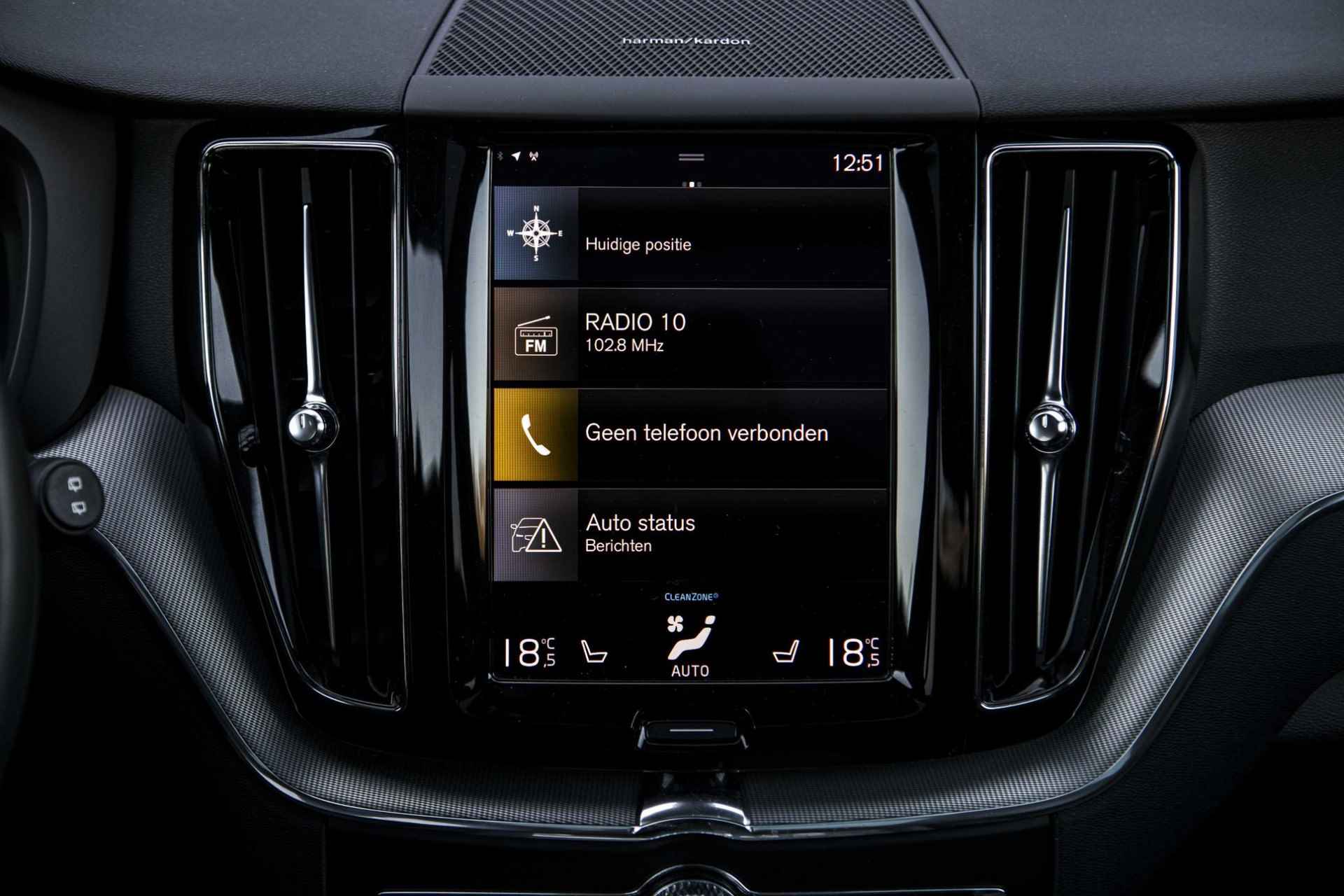 Volvo XC60 2.0 Recharge T6 AWD R-Design | Panoramadak | Trekhaak | Donker Glas | Stoel en Stuurverwarming | Head Up Display | Gelamineerd Glas | - 13/39