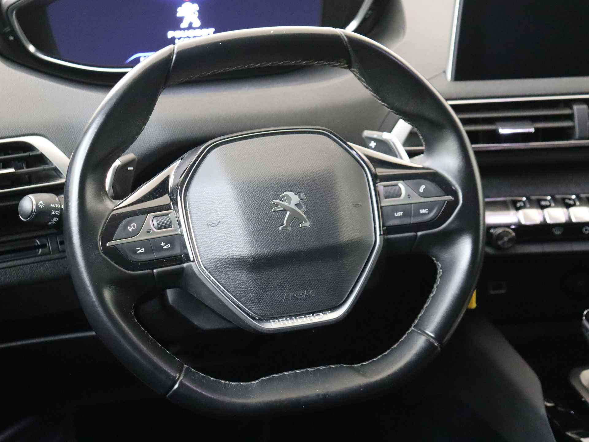 Peugeot 3008 1.2 PureTech Allure | Navigatie | Climate Control | Lederen Bekleding met Stoelverwarming - 7/34