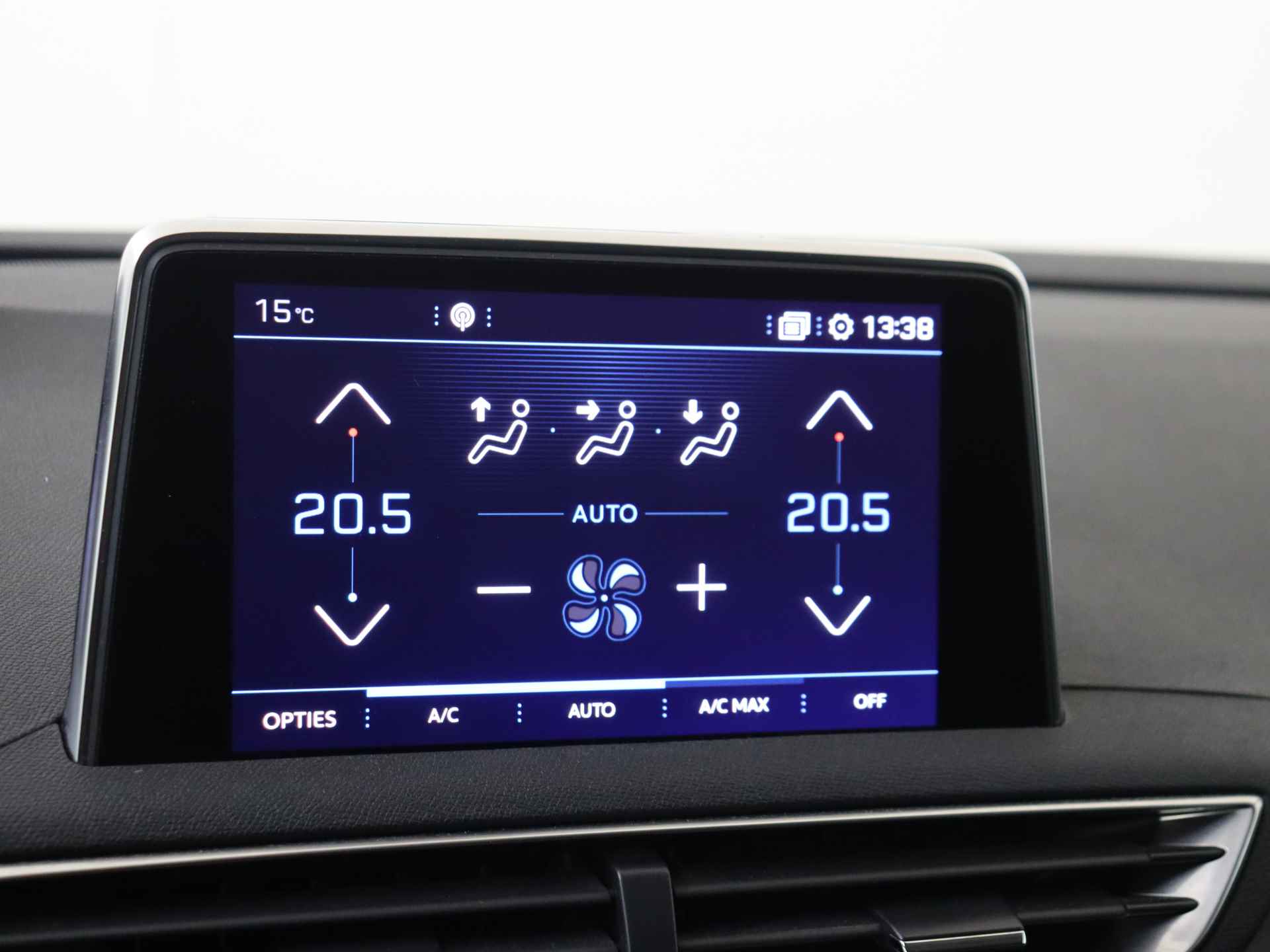 Peugeot 3008 1.2 PureTech Allure | Navigatie | Climate Control | Lederen Bekleding met Stoelverwarming - 19/34