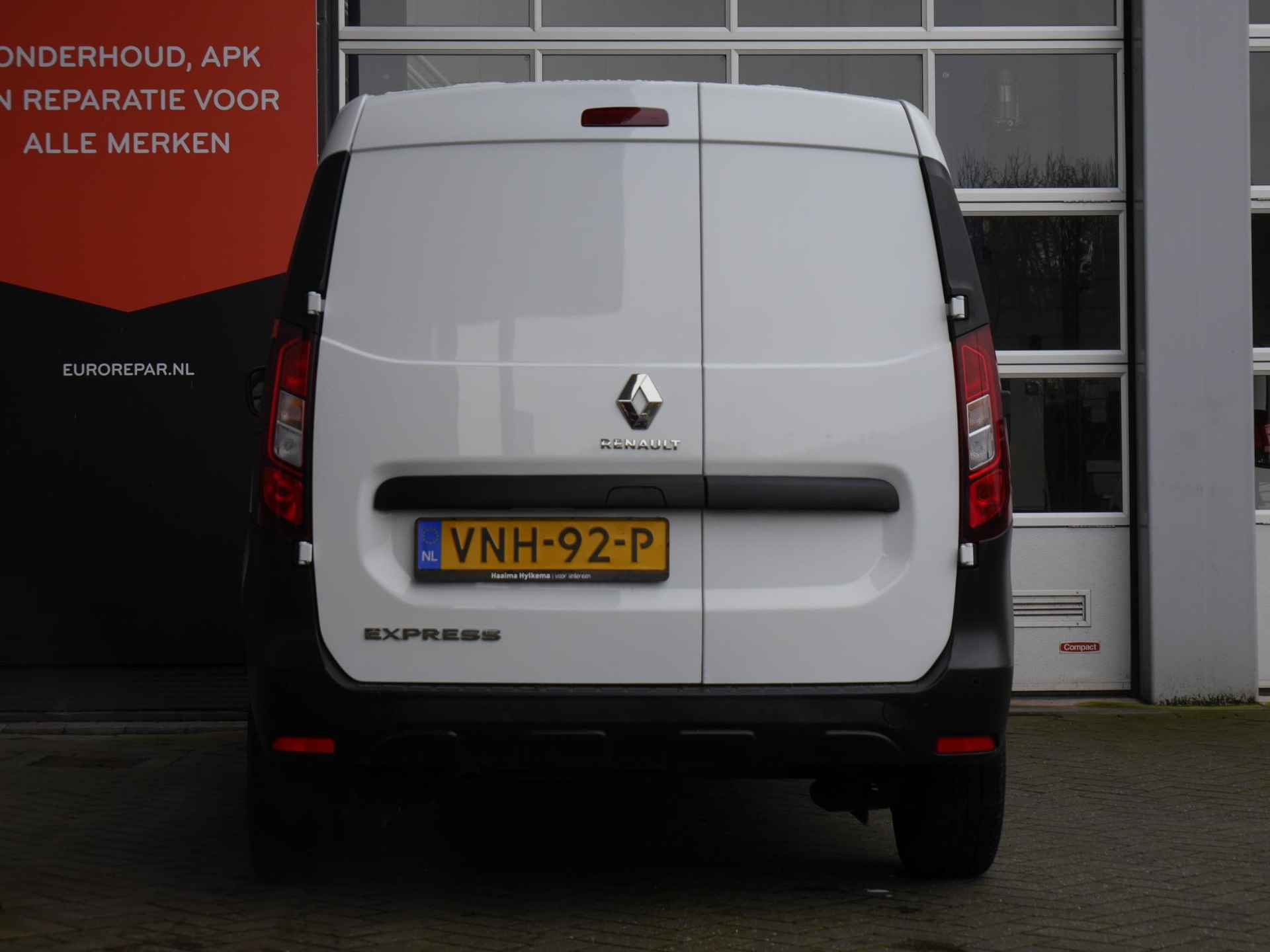 Renault Express 1.5 dCi 95 Comfort + | Airco | Mistlampen | Cruise control | Navigatie | Armleuning | Parkeersensoren achter - 4/28