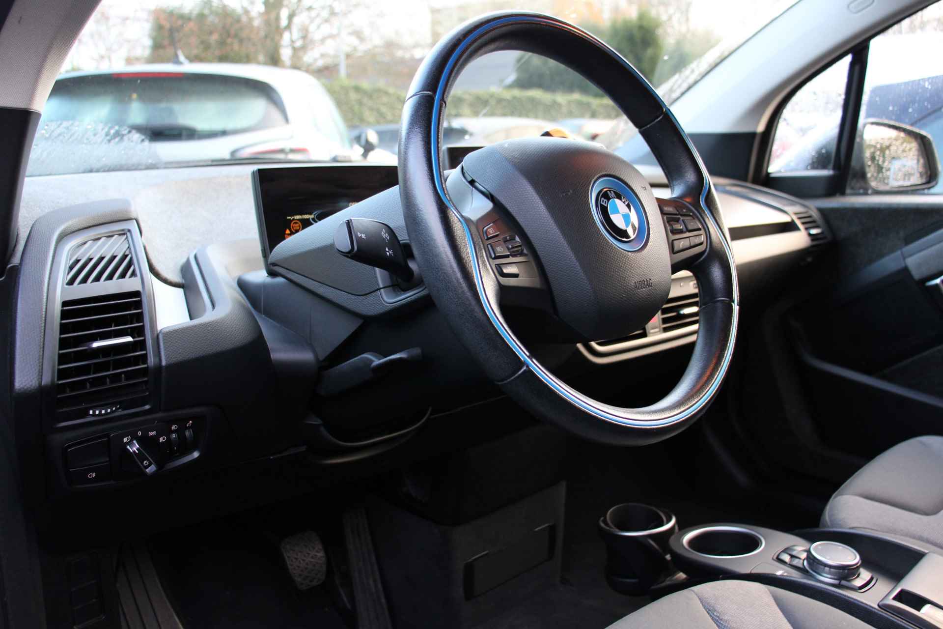 BMW i3 BASIS COMFORT ADVANCE 22 KWH | NAVI-PROF | CAMERA | CLIMA | STOELVERWARMING | CRUISE | LM. VELGEN | PARK SENS V+A - 4/50