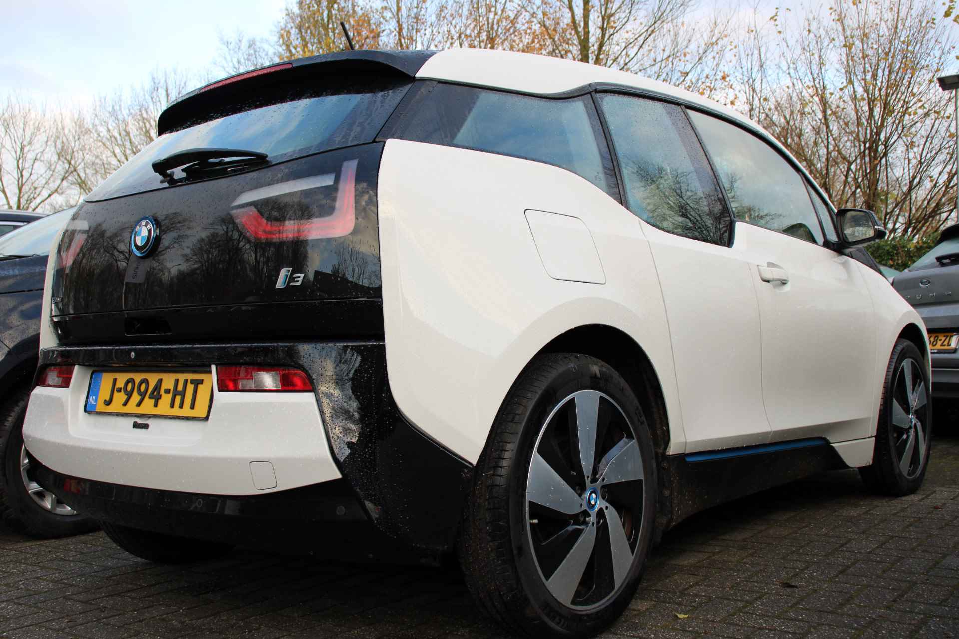 BMW i3 BASIS COMFORT ADVANCE 22 KWH | NAVI-PROF | CAMERA | CLIMA | STOELVERWARMING | CRUISE | LM. VELGEN | PARK SENS V+A - 46/50