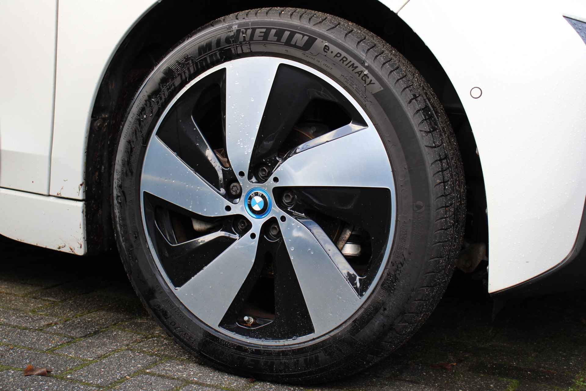 BMW i3 BASIS COMFORT ADVANCE 22 KWH | NAVI-PROF | CAMERA | CLIMA | STOELVERWARMING | CRUISE | LM. VELGEN | PARK SENS V+A - 50/50