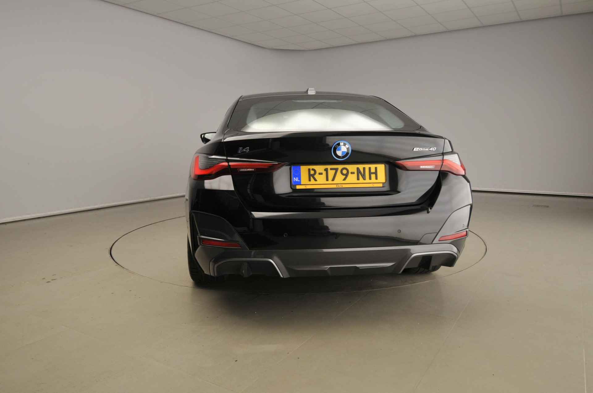 BMW i4 eDrive40 | M-Sportpakket | LED | Leder | HUD | Sportstoelen | Stoelverwarming | DAB | Alu 18 inch - 4/43