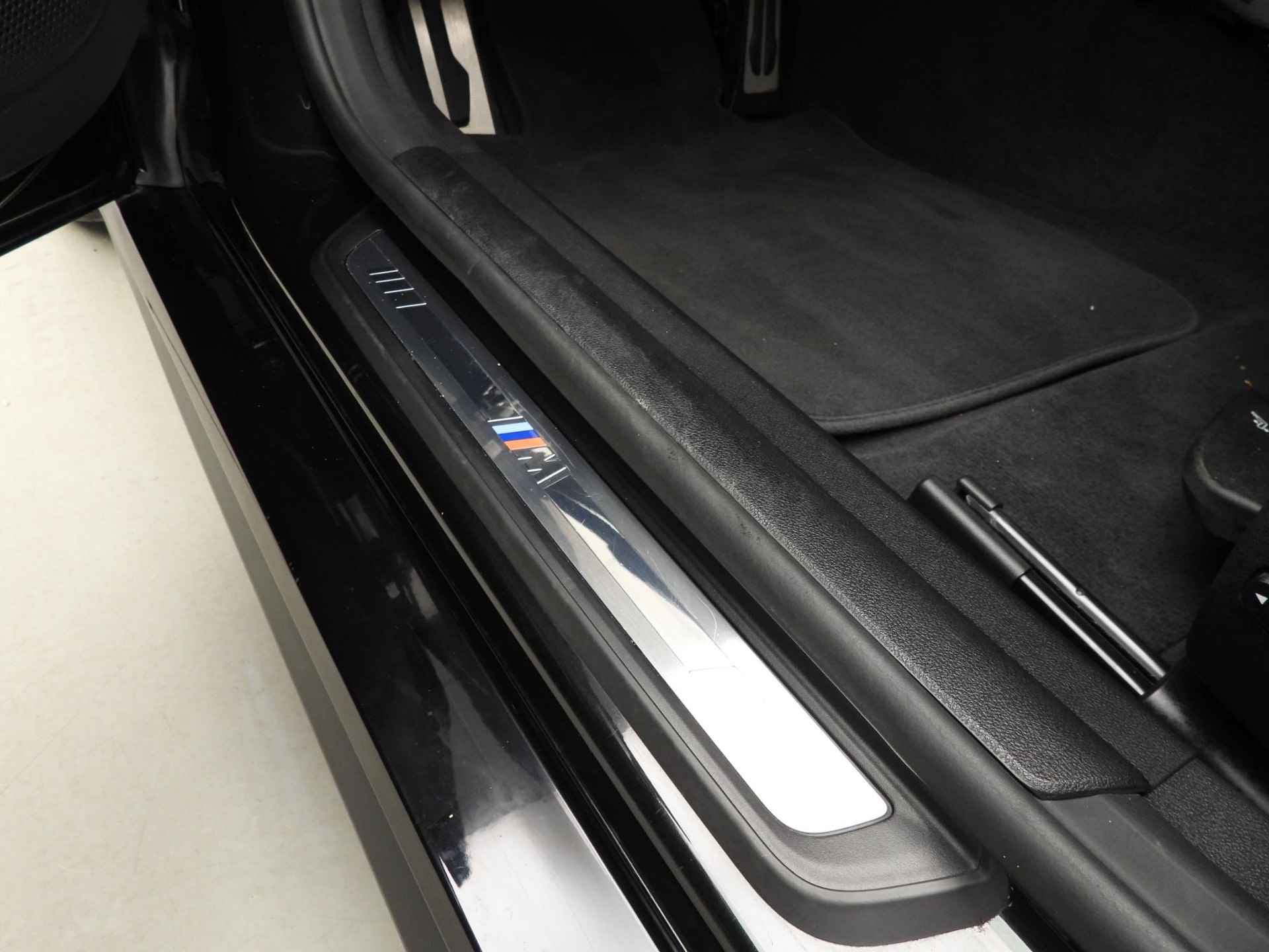 BMW i4 eDrive40 | M-Sportpakket | LED | Leder | HUD | Sportstoelen | Stoelverwarming | DAB | Alu 18 inch - 34/43