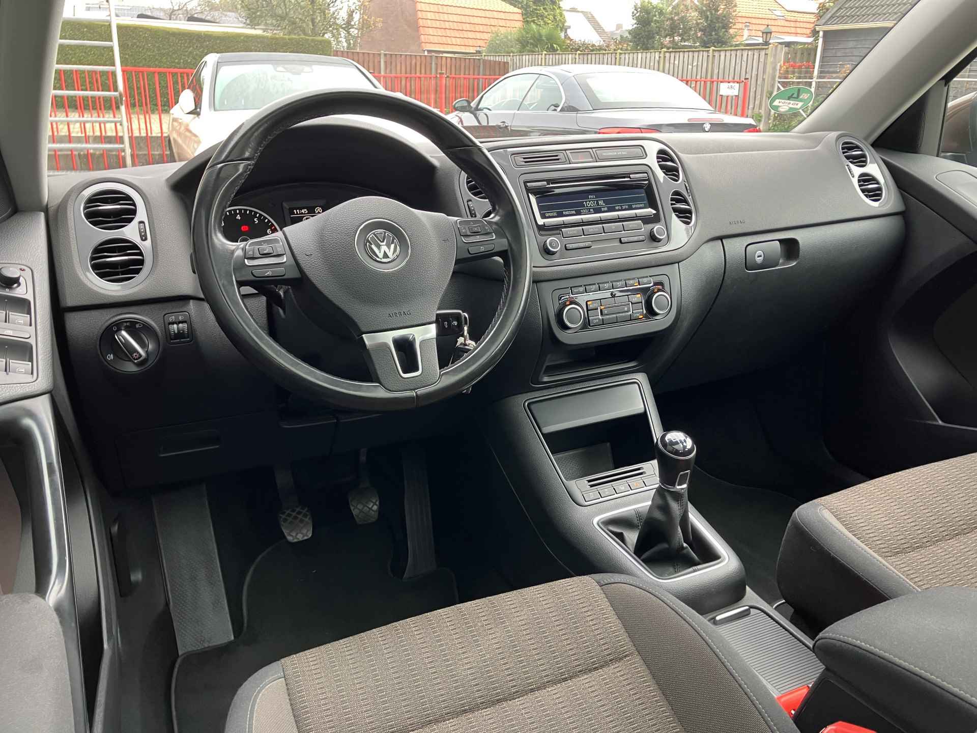 Volkswagen Tiguan 1.4 TSI Sport&Style 123 pk | panoramadak | trekhaak 1600 kg | climate control | parkeersensoren - 17/35