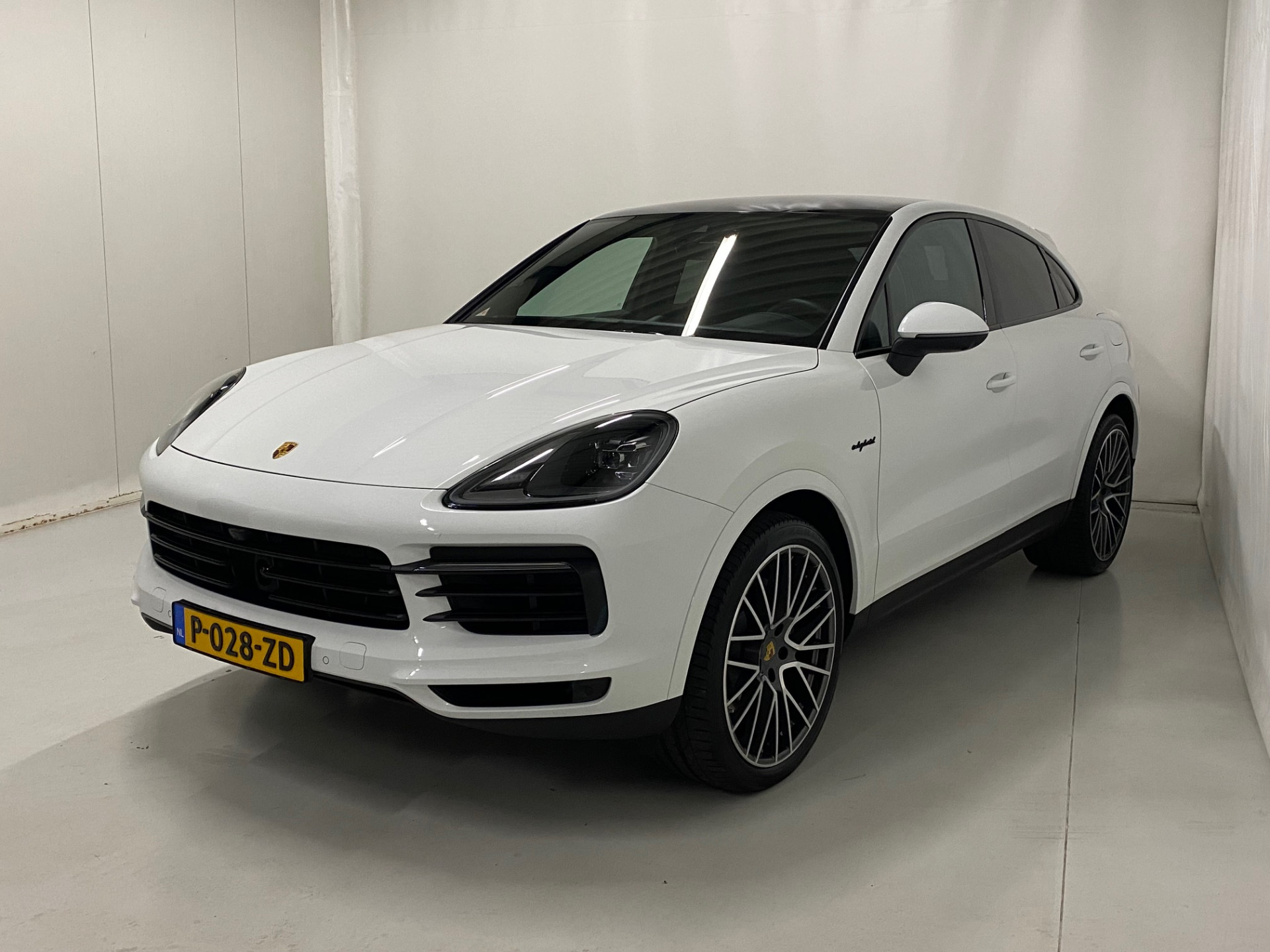 Porsche Cayenne Coupé 3.0 E-Hybrid 21inch ACC Sportchrono Luchtv. 360°camera Stoelen Leder+Memo 21inch