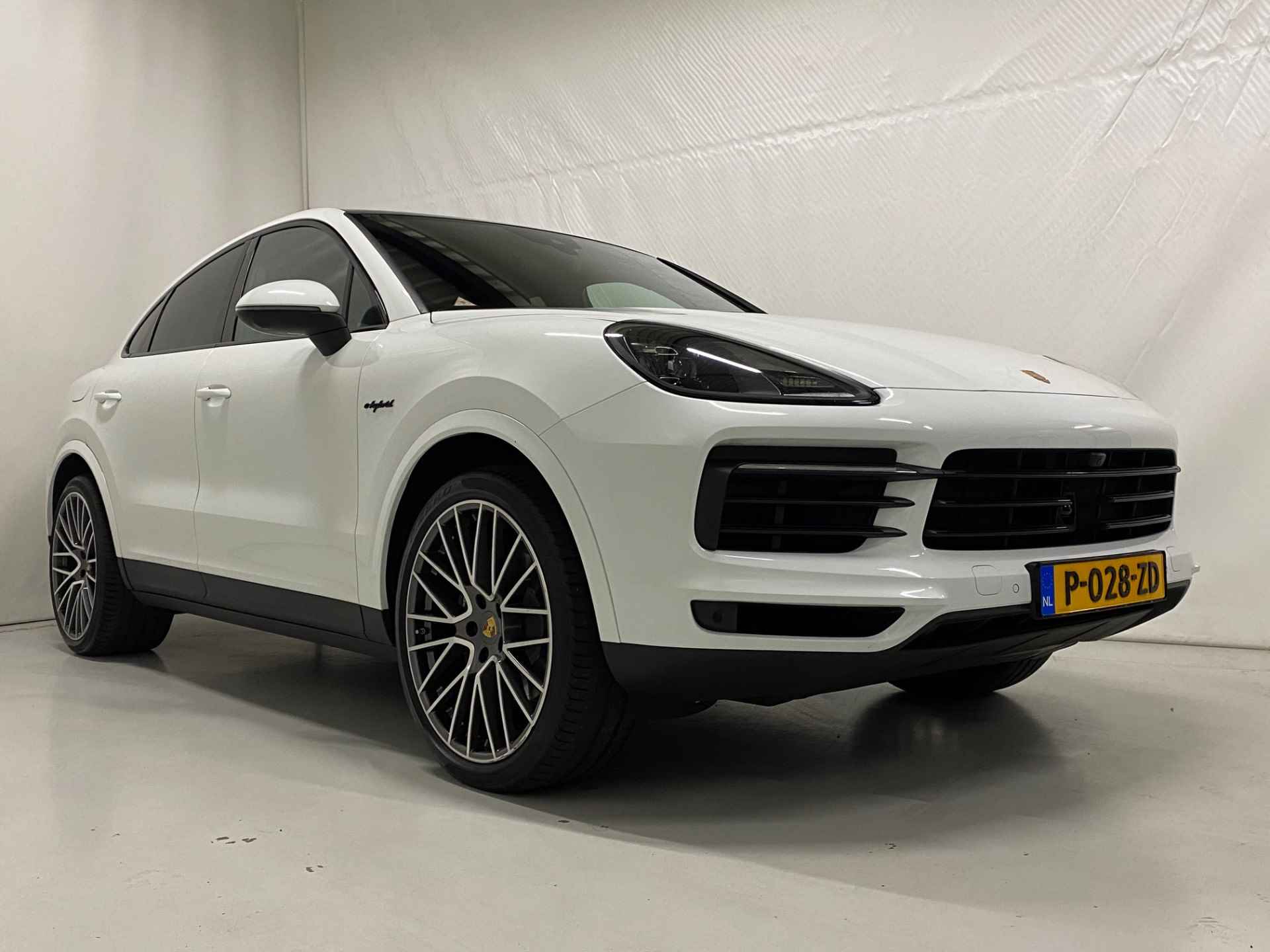 Porsche Cayenne Coupé 3.0 E-Hybrid 21inch ACC Sportchrono Luchtv. 360°camera Stoelen Leder+Memo 21inch - 15/50