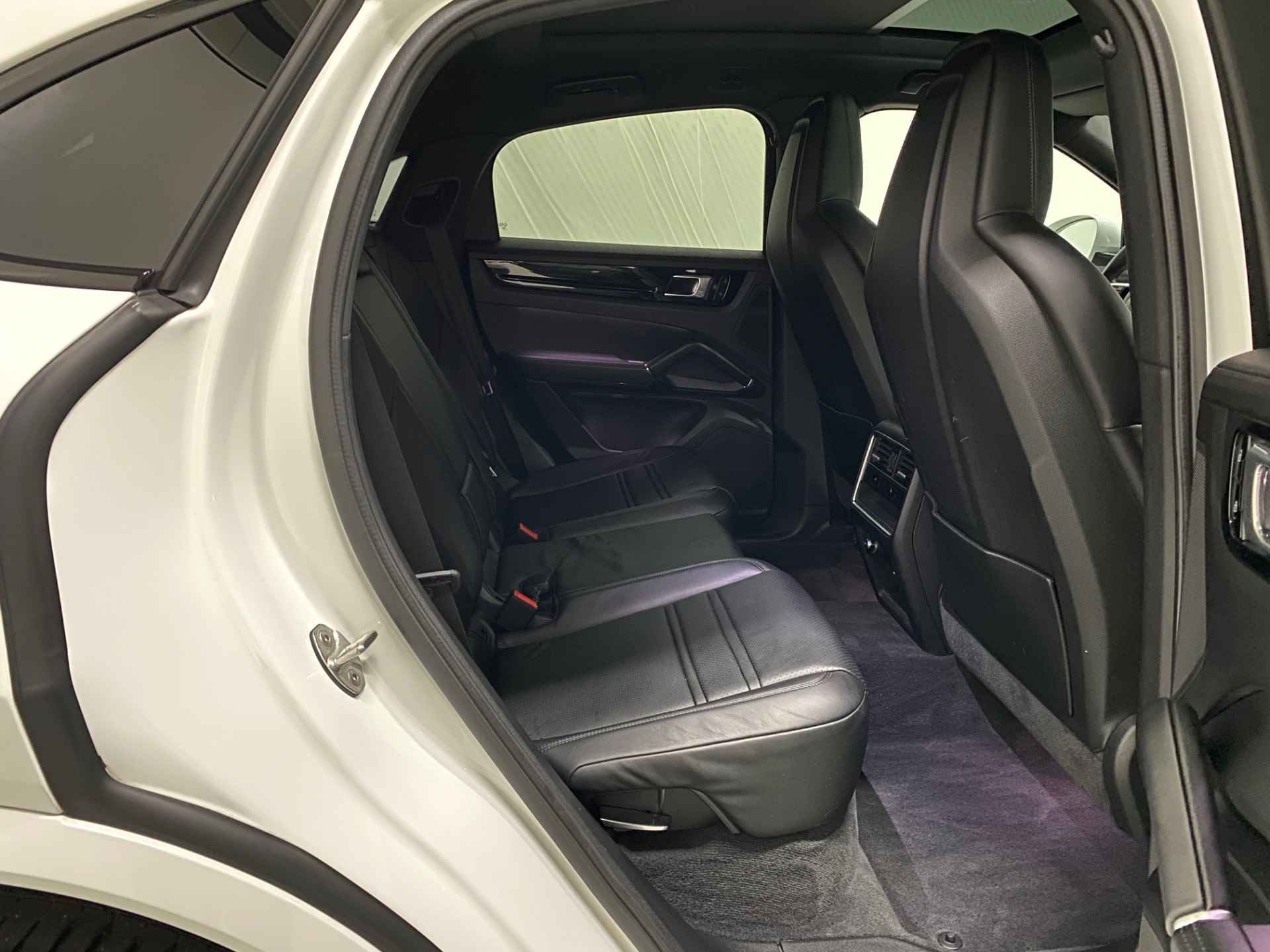 Porsche Cayenne Coupé 3.0 E-Hybrid 21inch ACC Sportchrono Luchtv. 360°camera Stoelen Leder+Memo 21inch - 44/50