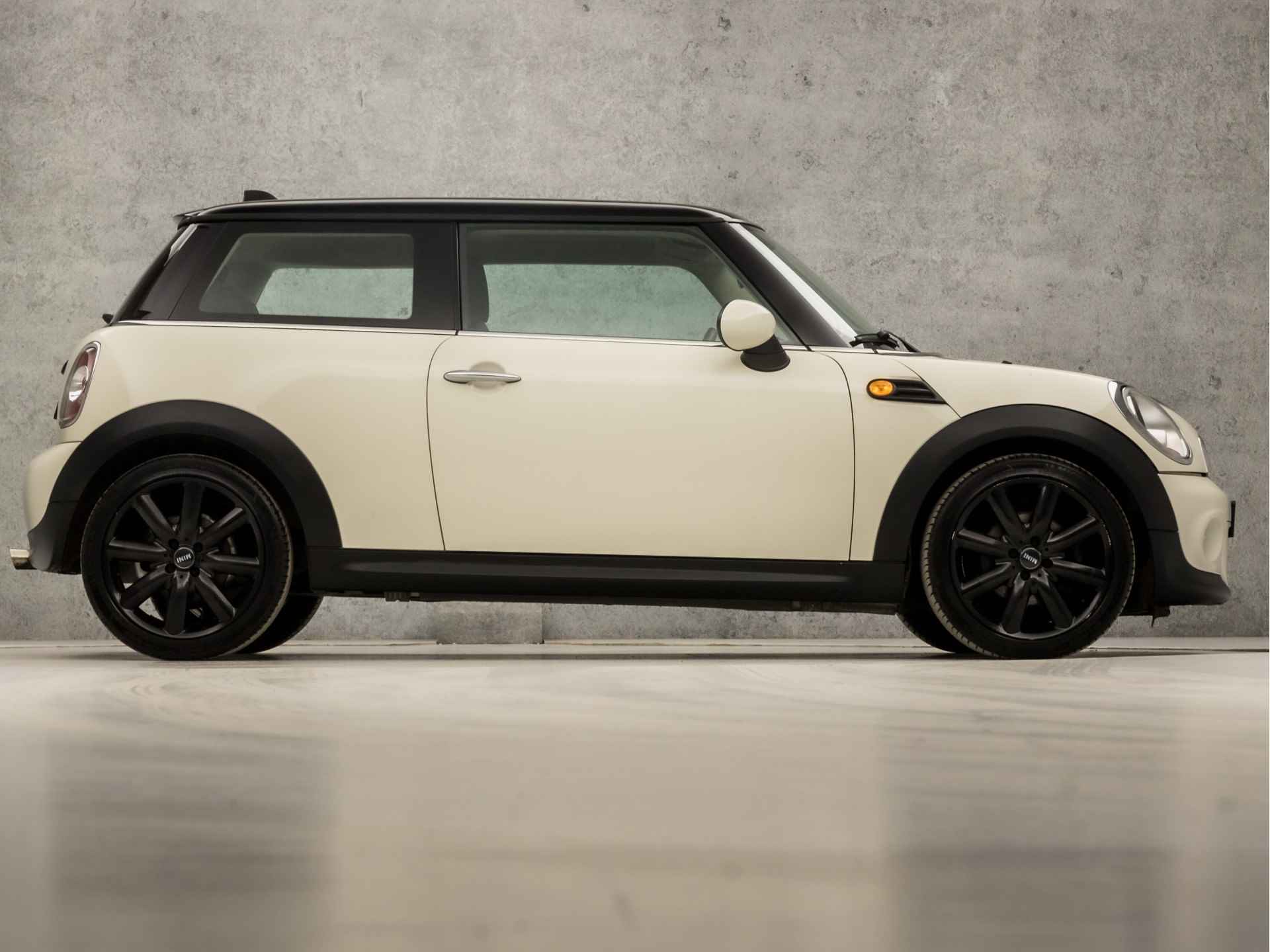 MINI Mini 1.6 One Sport (AIRCO, RADIO, ARMSTEUN, SPORTSTOELEN, ELEK PAKKET, LM VELGEN, NIEUWE APK, NIEUWSTAAT) - 4/24