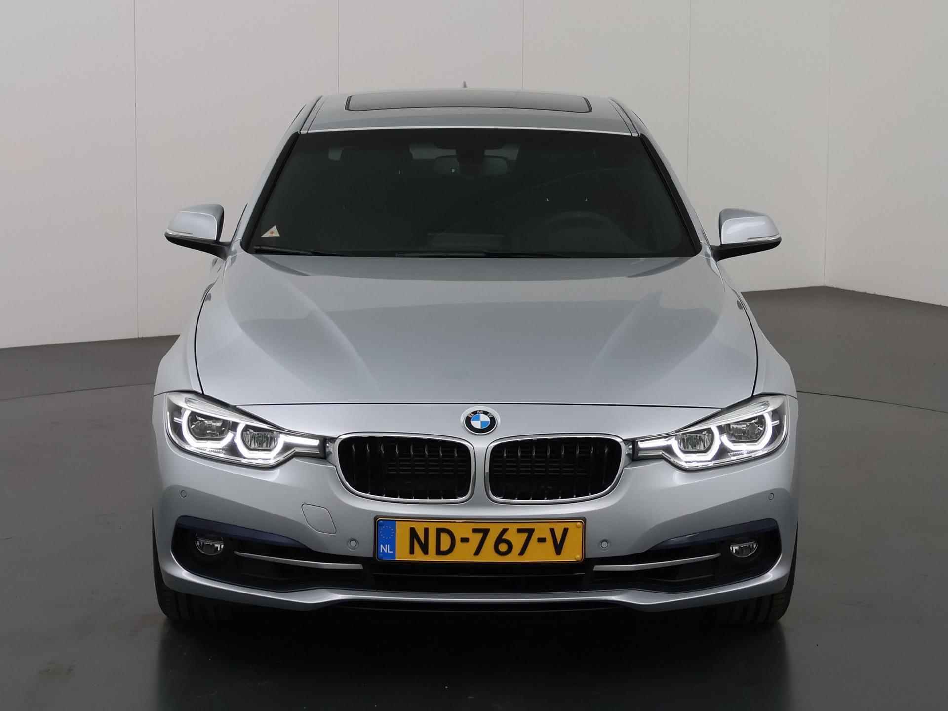 BMW 3-serie 330e Centennial High Executive Sportline | Schuif-/kanteldak | Navigatie | Sportstoelen | Parkeersensoren | Stoelverwarming | Keyless Go | Carplay | Stoelverwarming | - 4/37