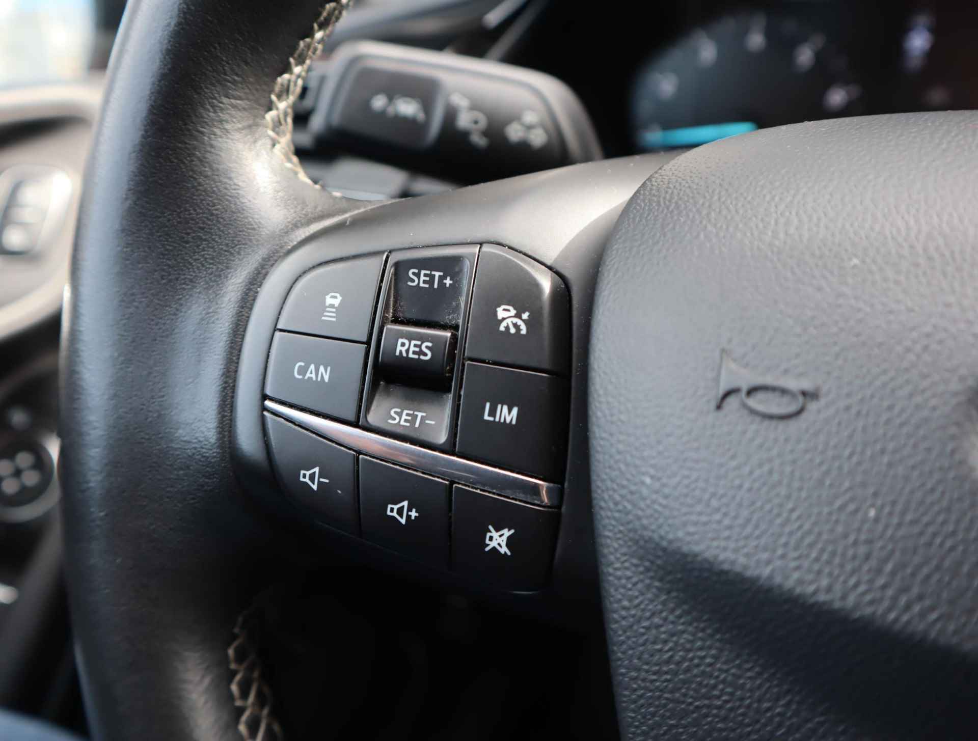 Ford Fiesta 1.0 EcoBoost Titanium | Trekhaak | Navigatie | Camera | B&0 | Adaptieve Cruise Control | Parkeerhulp | Voorruitverwarming - 11/49
