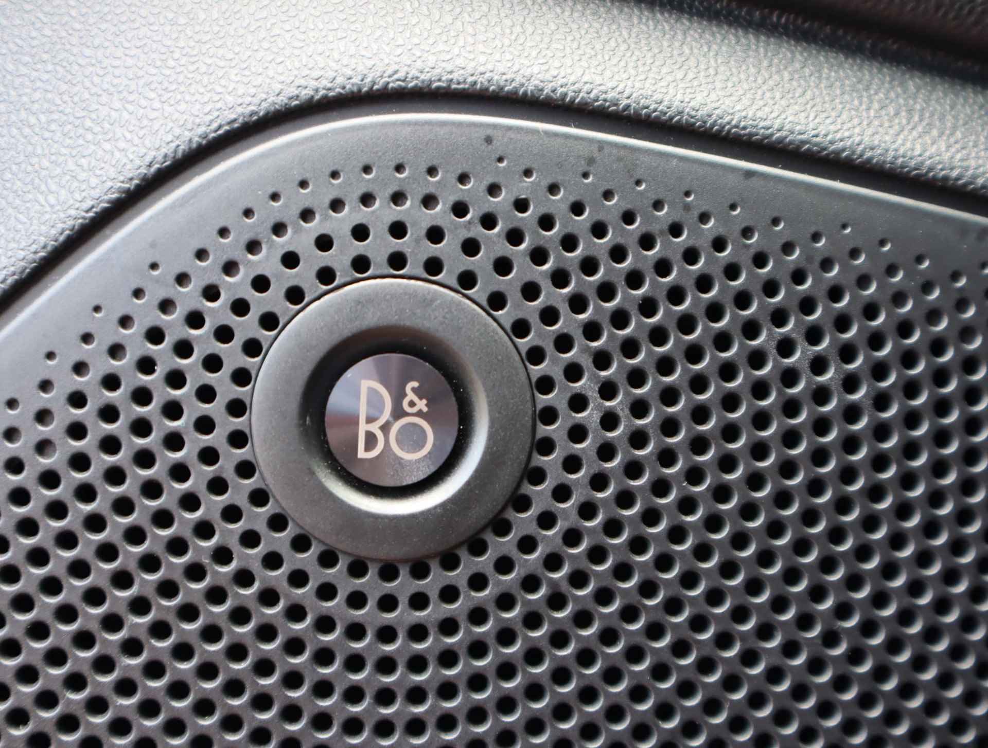 Ford Fiesta 1.0 EcoBoost Titanium | Trekhaak | Navigatie | Camera | B&0 | Adaptieve Cruise Control | Parkeerhulp | Voorruitverwarming - 17/49