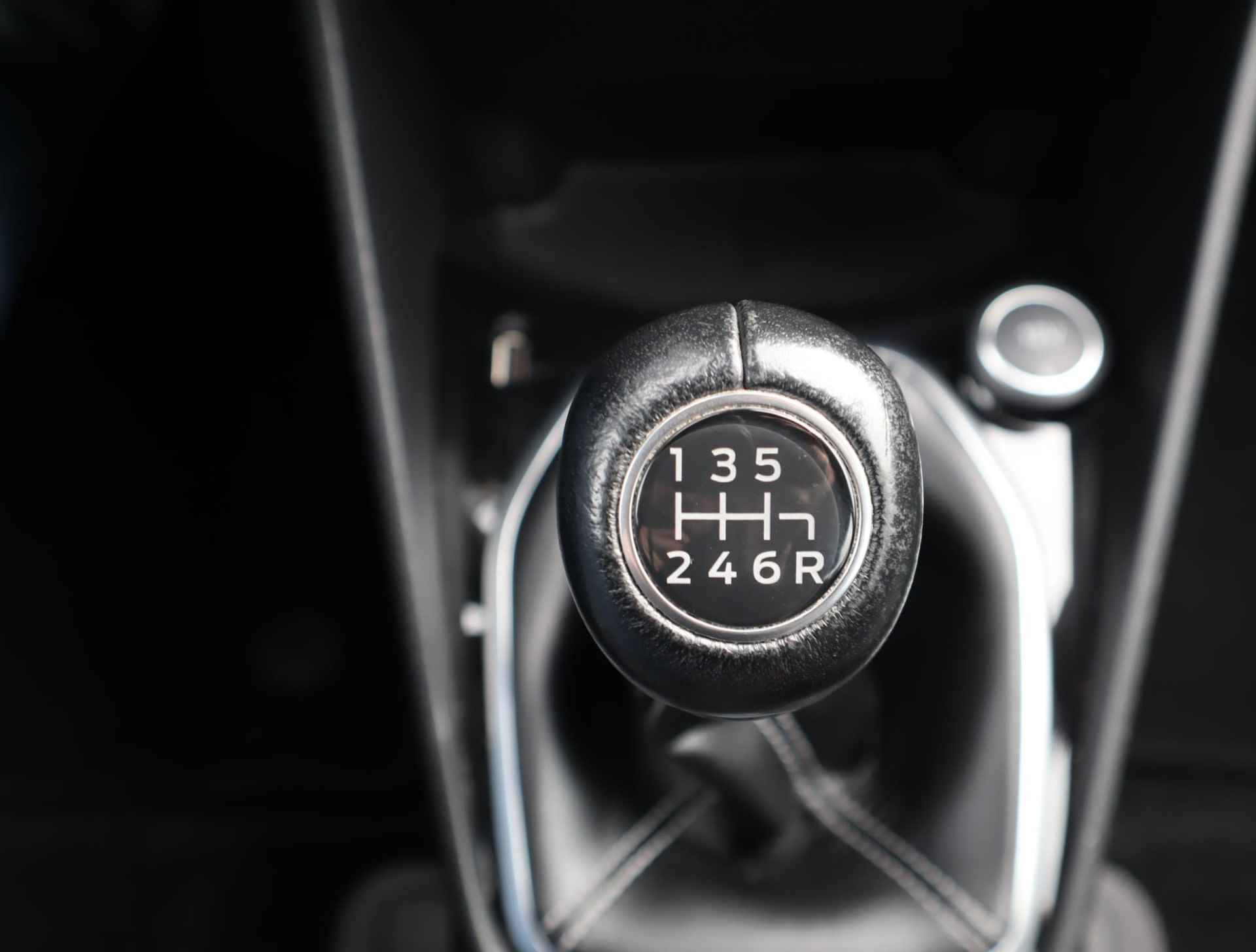 Ford Fiesta 1.0 EcoBoost Titanium | Trekhaak | Navigatie | Camera | B&0 | Adaptieve Cruise Control | Parkeerhulp | Voorruitverwarming - 29/49