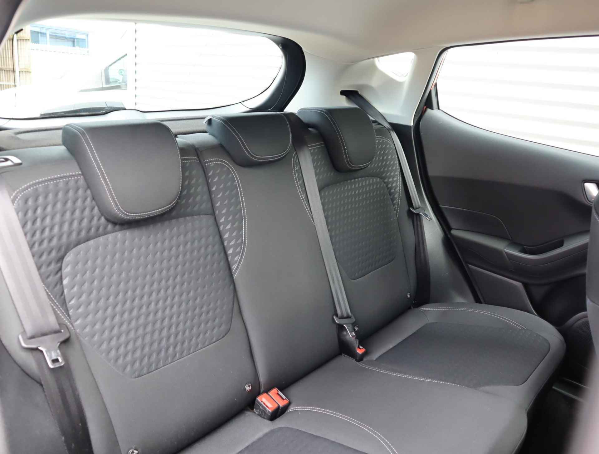 Ford Fiesta 1.0 EcoBoost Titanium | Trekhaak | Navigatie | Camera | B&0 | Adaptieve Cruise Control | Parkeerhulp | Voorruitverwarming - 38/49