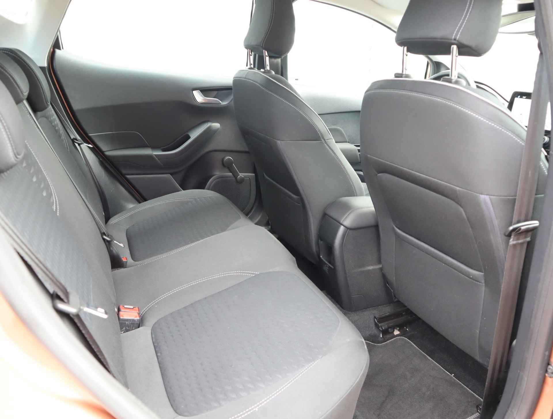 Ford Fiesta 1.0 EcoBoost Titanium | Trekhaak | Navigatie | Camera | B&0 | Adaptieve Cruise Control | Parkeerhulp | Voorruitverwarming - 39/49