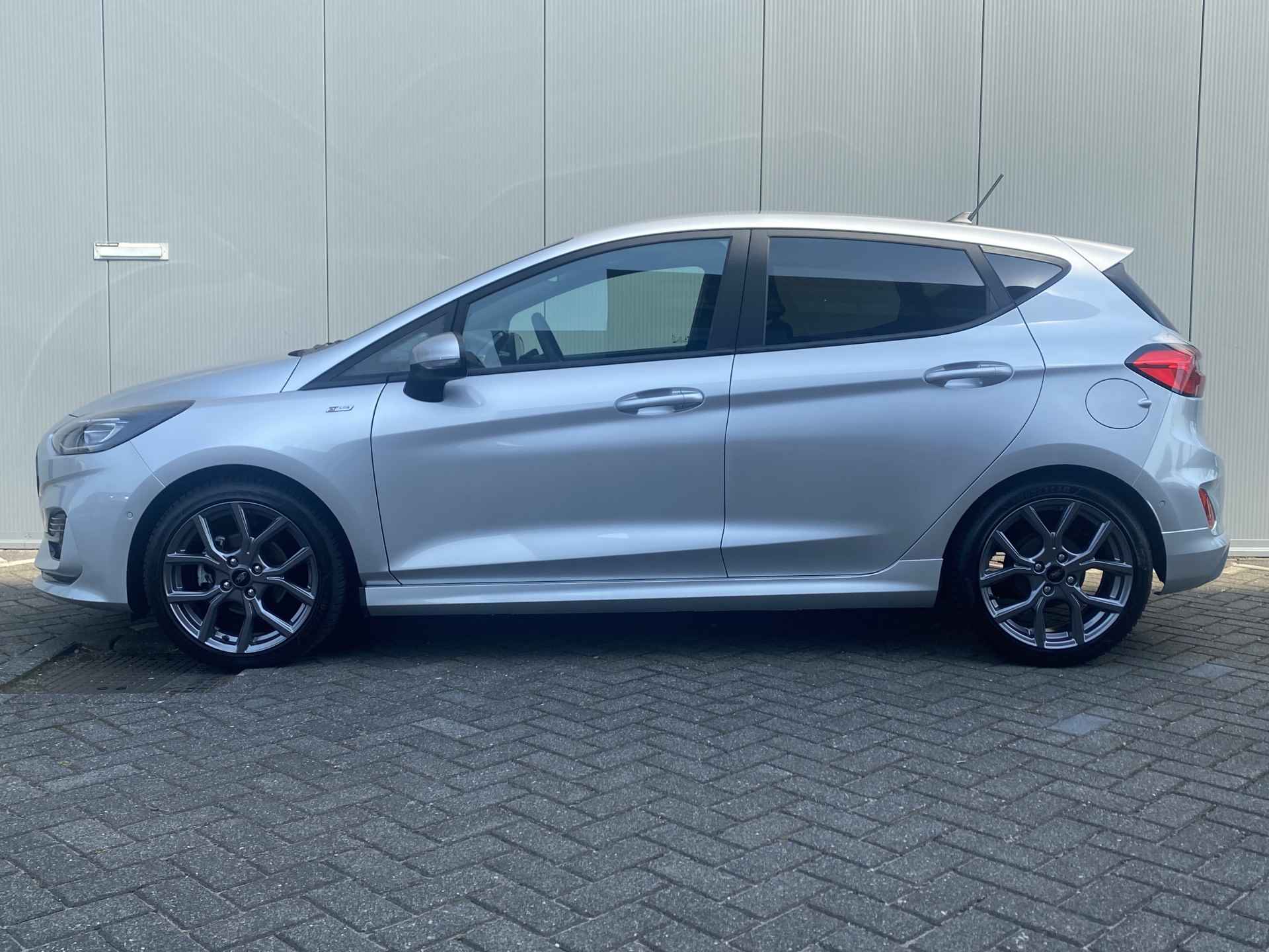 Ford Fiesta 1.0 EcoBoost 100pk ST-Line | Led | Climate | Camera | Carplay | Keyless | Navigatie | Winterpakket | 17" Lichtmetaal | Parkeer A - 2/32