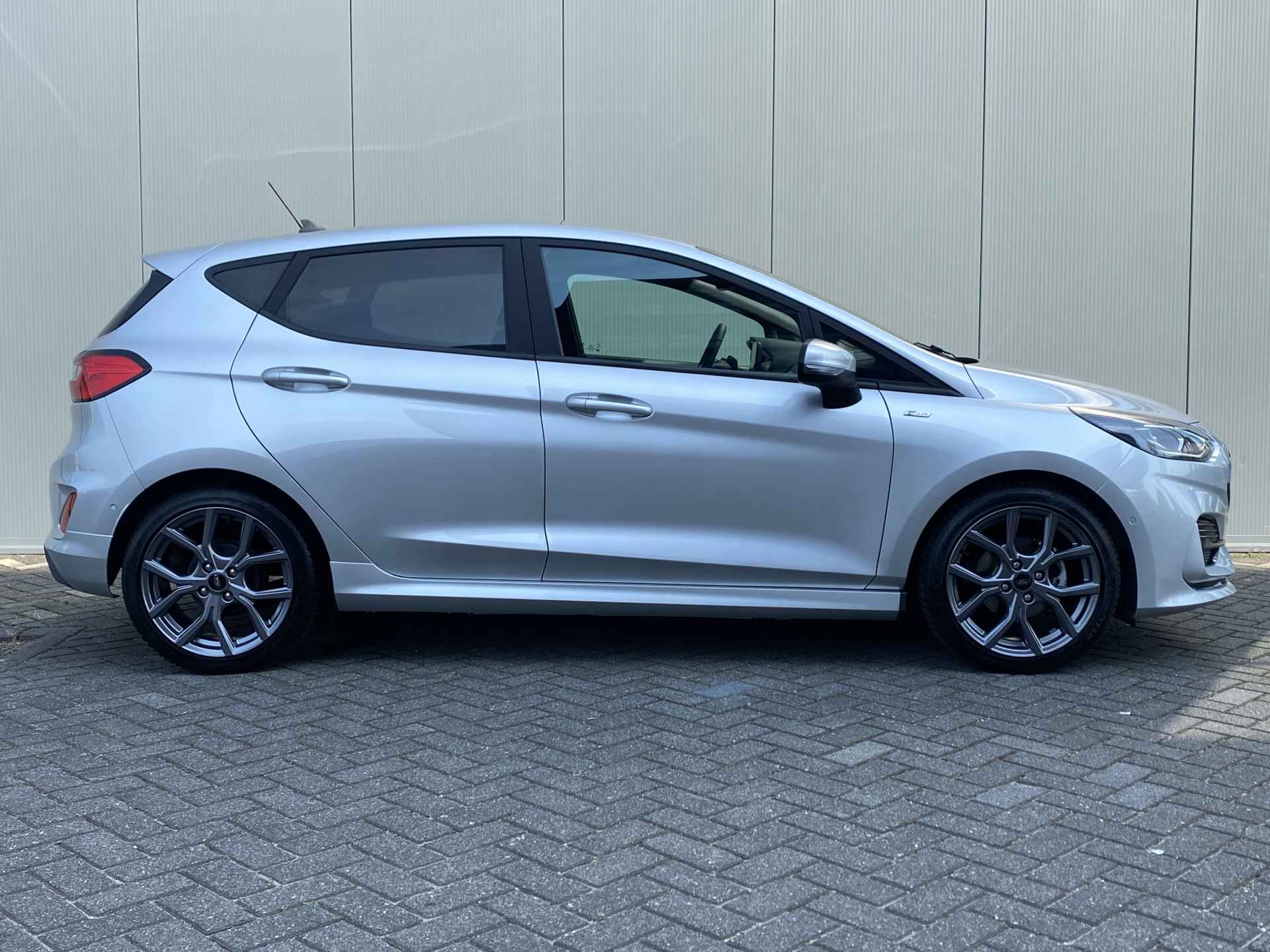 Ford Fiesta 1.0 EcoBoost 100pk ST-Line | Led | Climate | Camera | Carplay | Keyless | Navigatie | Winterpakket | 17" Lichtmetaal | Parkeer A - 3/32