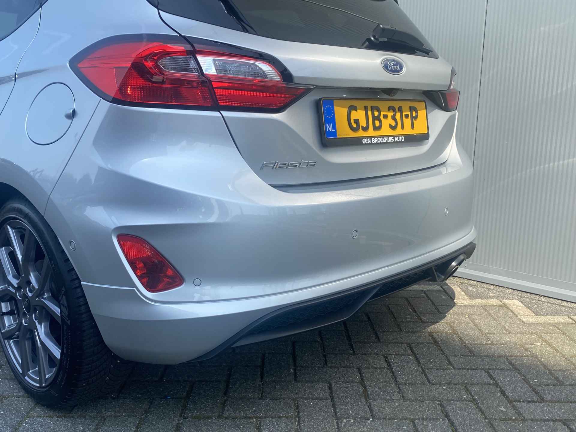 Ford Fiesta 1.0 EcoBoost 100pk ST-Line | Led | Climate | Camera | Carplay | Keyless | Navigatie | Winterpakket | 17" Lichtmetaal | Parkeer A - 6/32