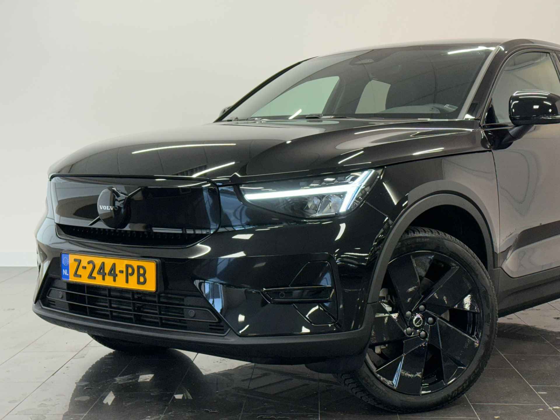 Volvo C40 Single Motor Extended Range Plus 82 kWh | Black pack | 20" wielen | Getint glas | Leder | - 33/41