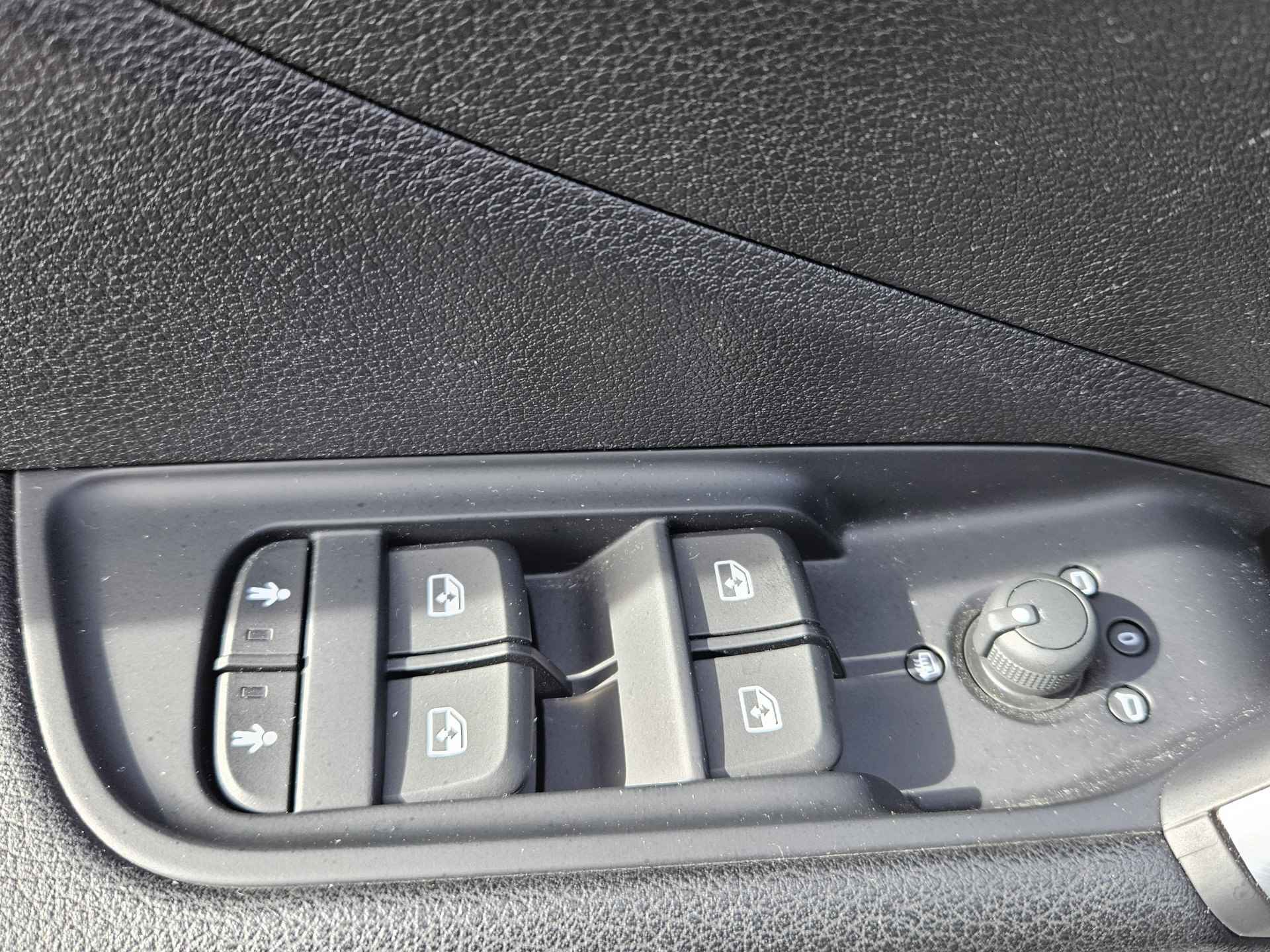 Audi Q2 1.0 TFSI Sport Pro Line Automaat | Navigatie | Mat Blauwe Wrap met Zwart Dak | S-Line Pakket - 34/48