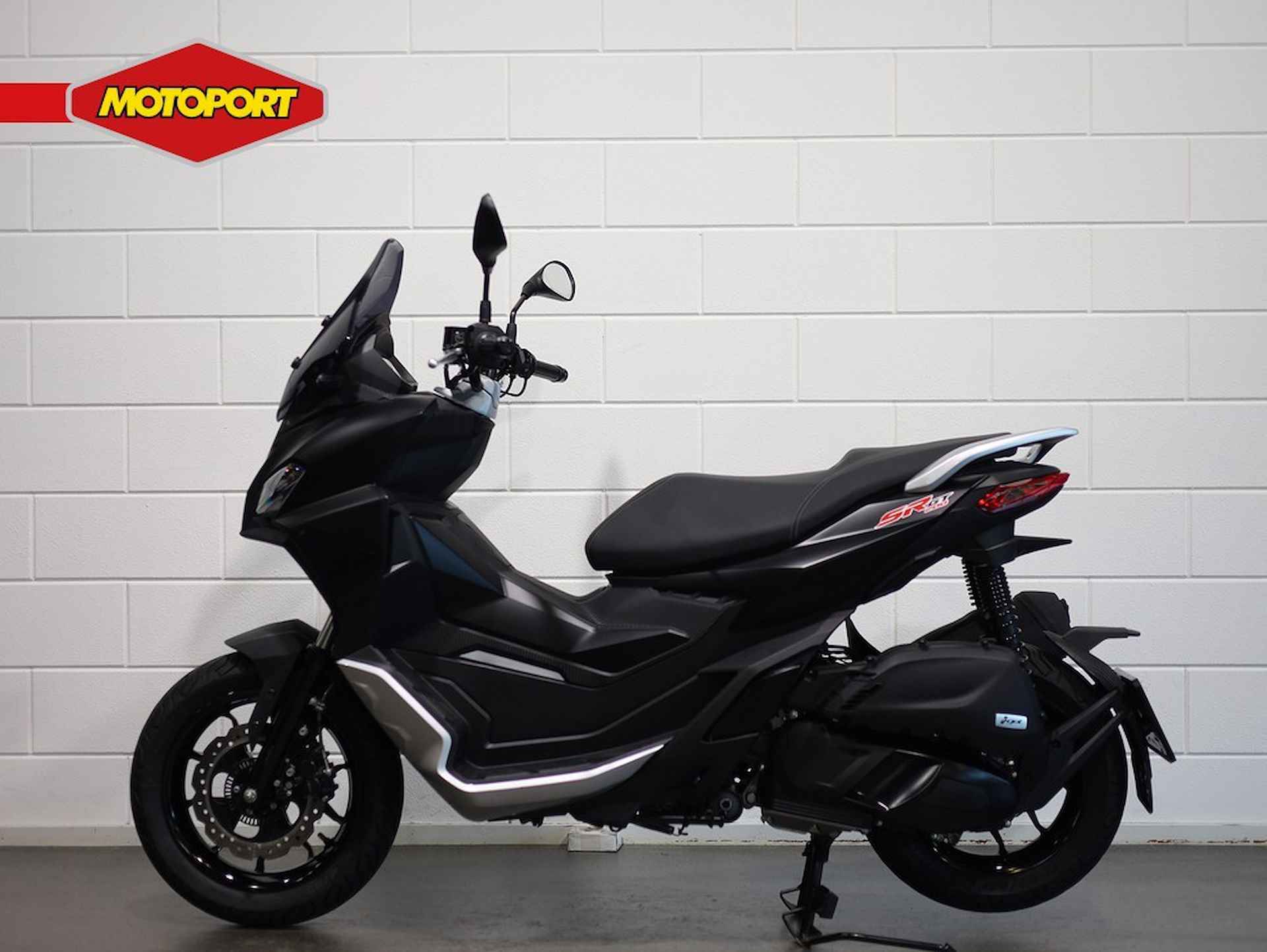 Aprilia SR GT 200 - 4/10