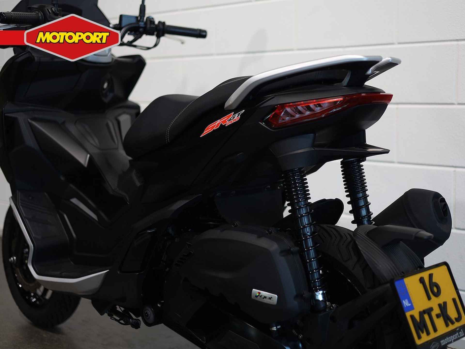 Aprilia SR GT 200 - 5/10