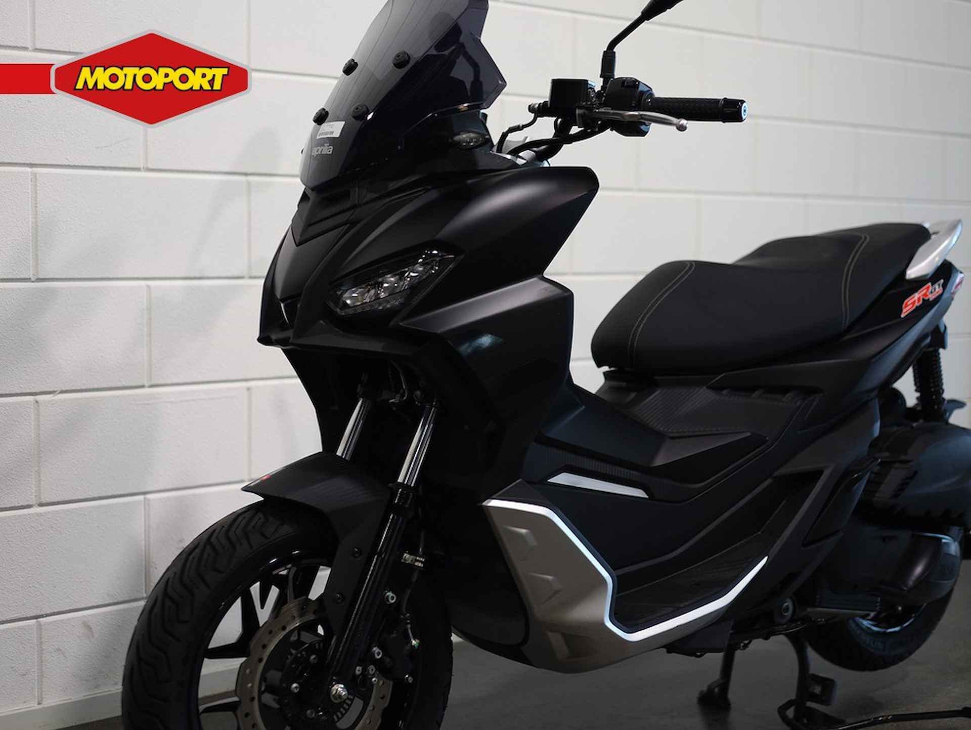 Aprilia SR GT 200 - 6/10